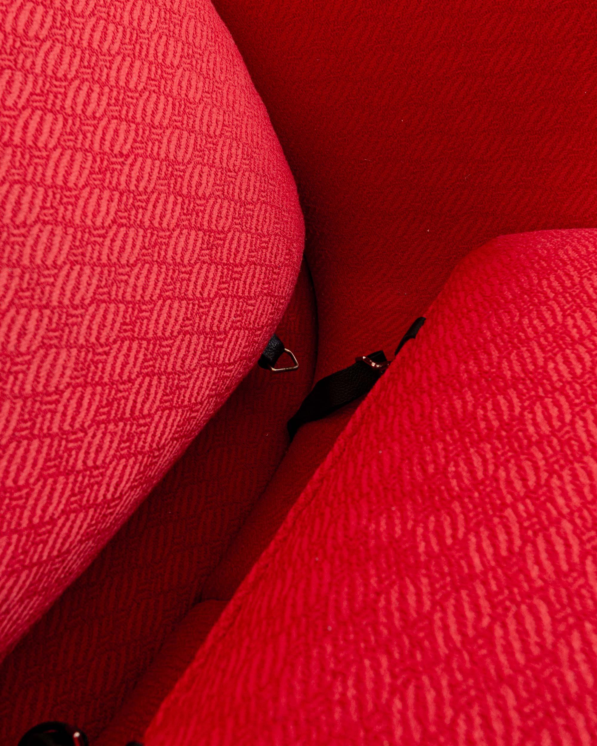 Tissu Chaise Womb de grande taille d'Eero Saarinen pour Knoll en tissu rouge et cadre chromé en vente