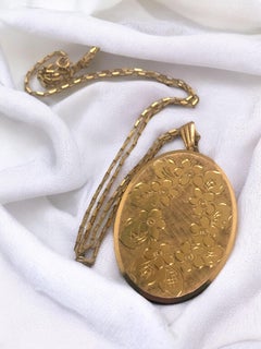 Large Sized 9K Gold Vintage Locket & Chain Circa 1973