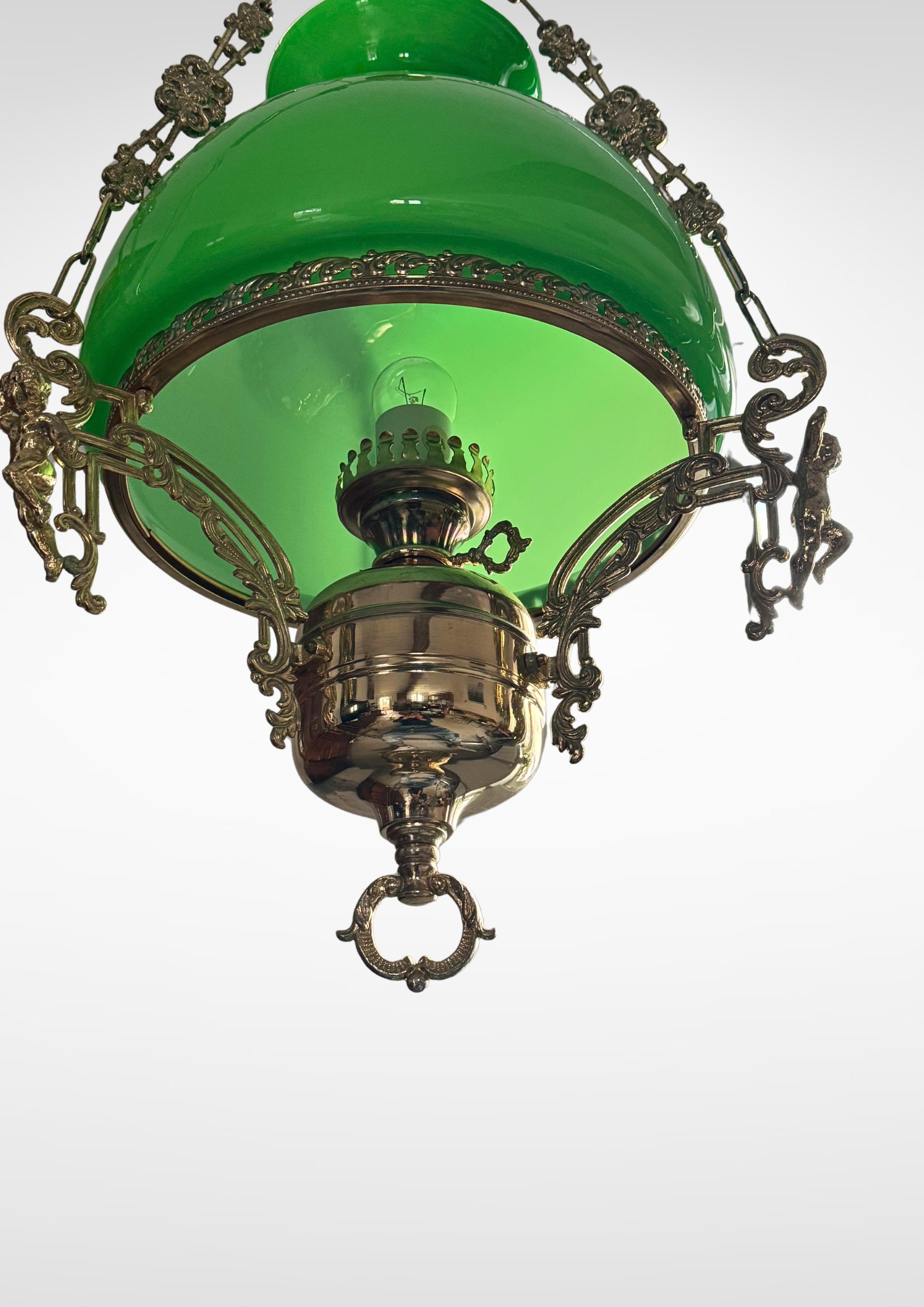 Lampadario vittoriano di grandi dimensioni con lanterna appesa in vetro verde opalino in vendita 1