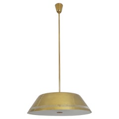 Una magnifica lampada da soffitto Paavo Tynell modello 82500 in ottone per Idman, anni '50
