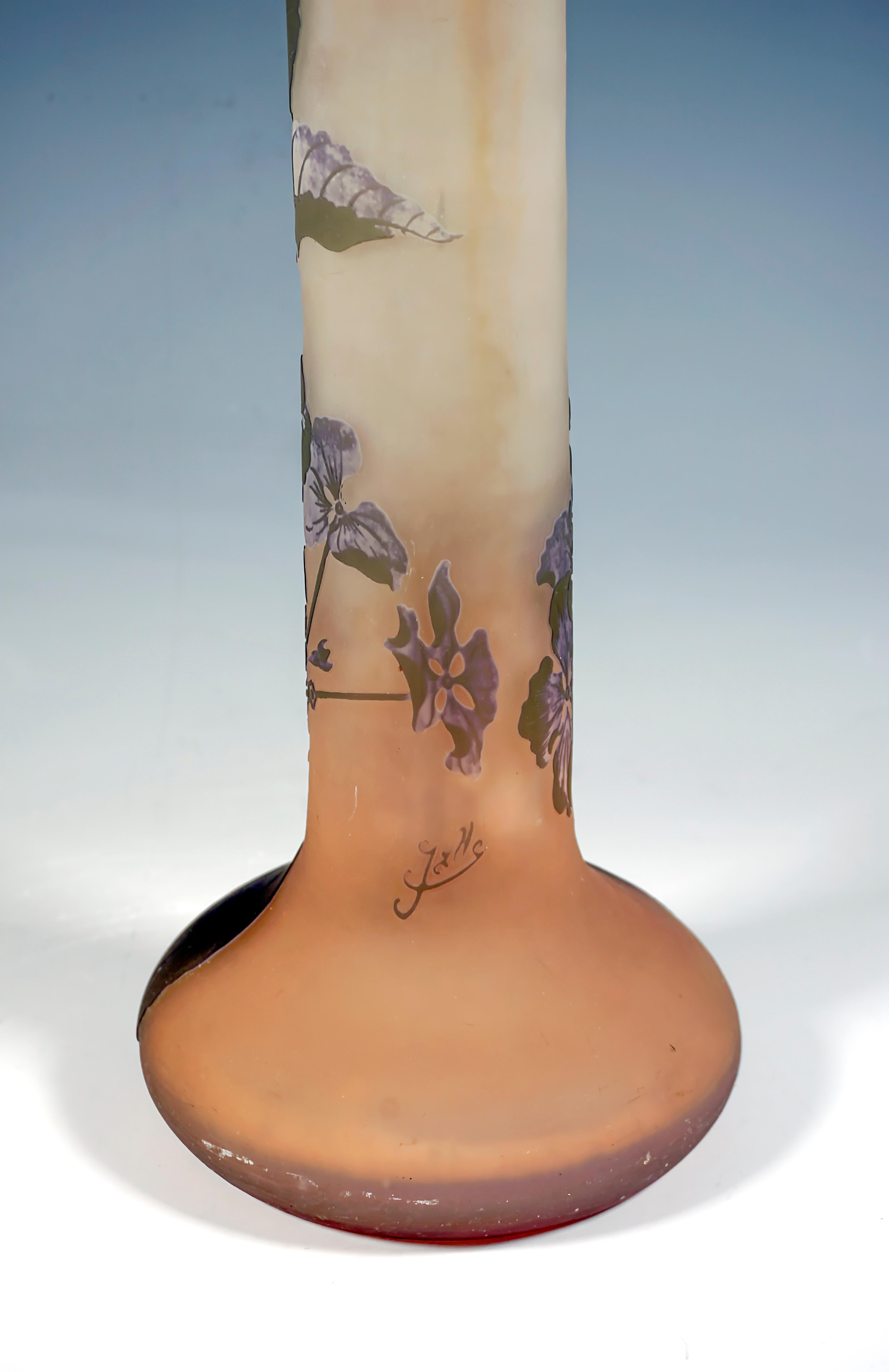 Buriné Grand vase élancé Émile Gallé Art Nouveau avec décor d'hortensias, France, c 1906 en vente