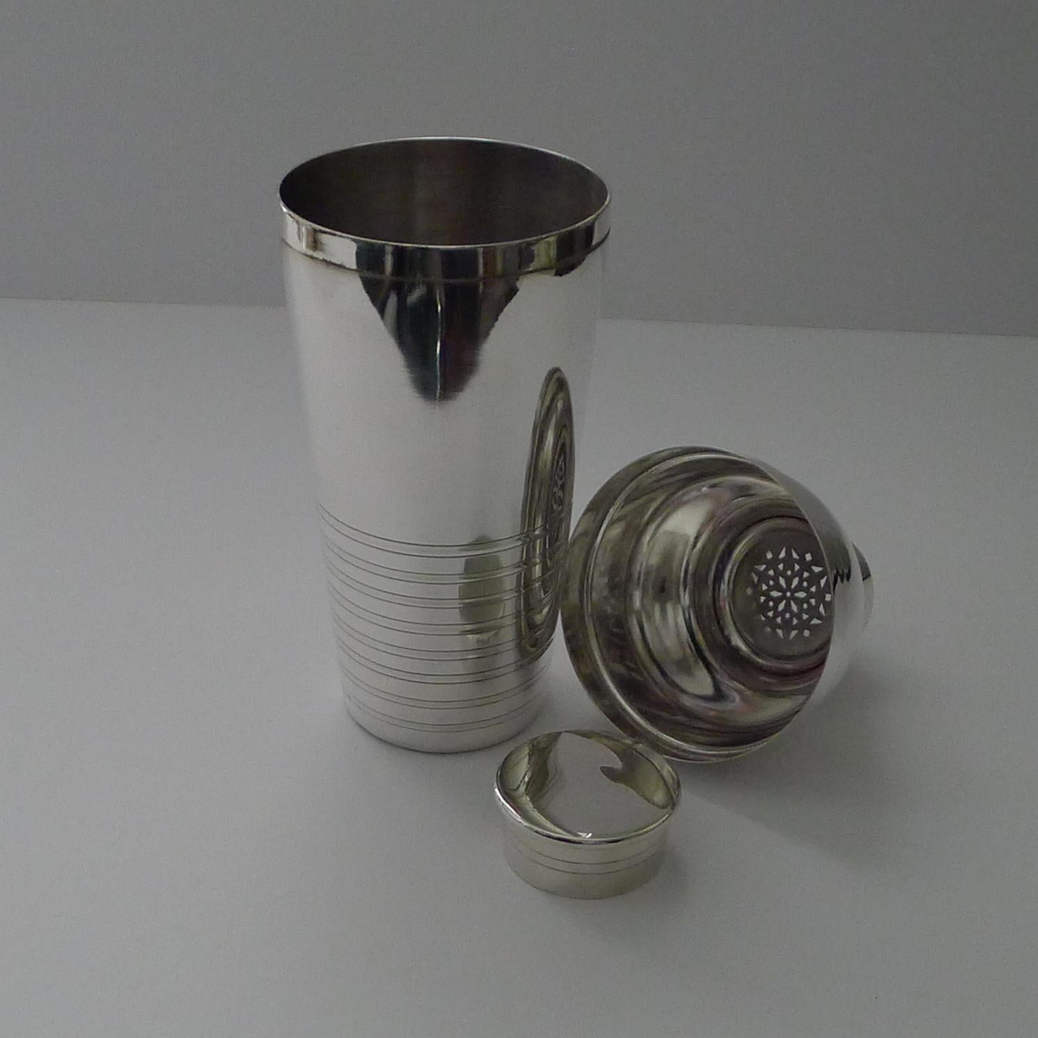 Large Smart French Art Deco Cocktail Shaker c.1930 For Sale 2