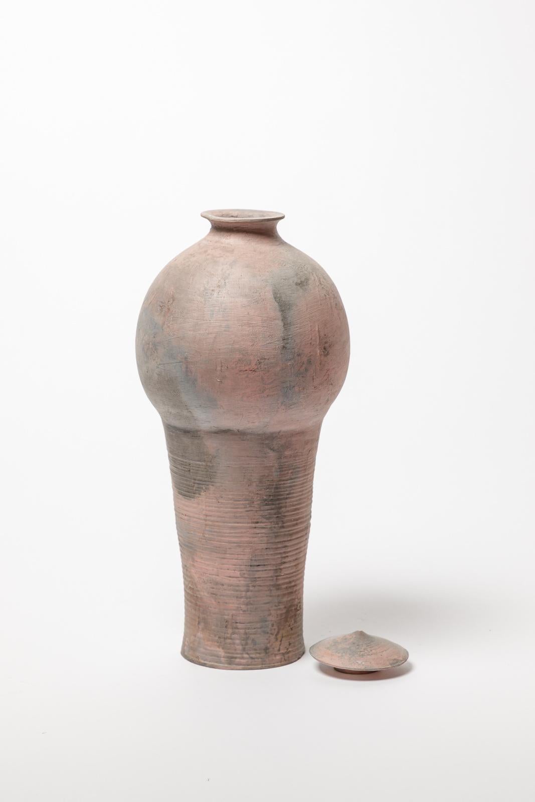 Large smoked ceramic grey decorative box or pot by ATOI circa 2010 35 cm unique In Excellent Condition For Sale In Neuilly-en- sancerre, FR
