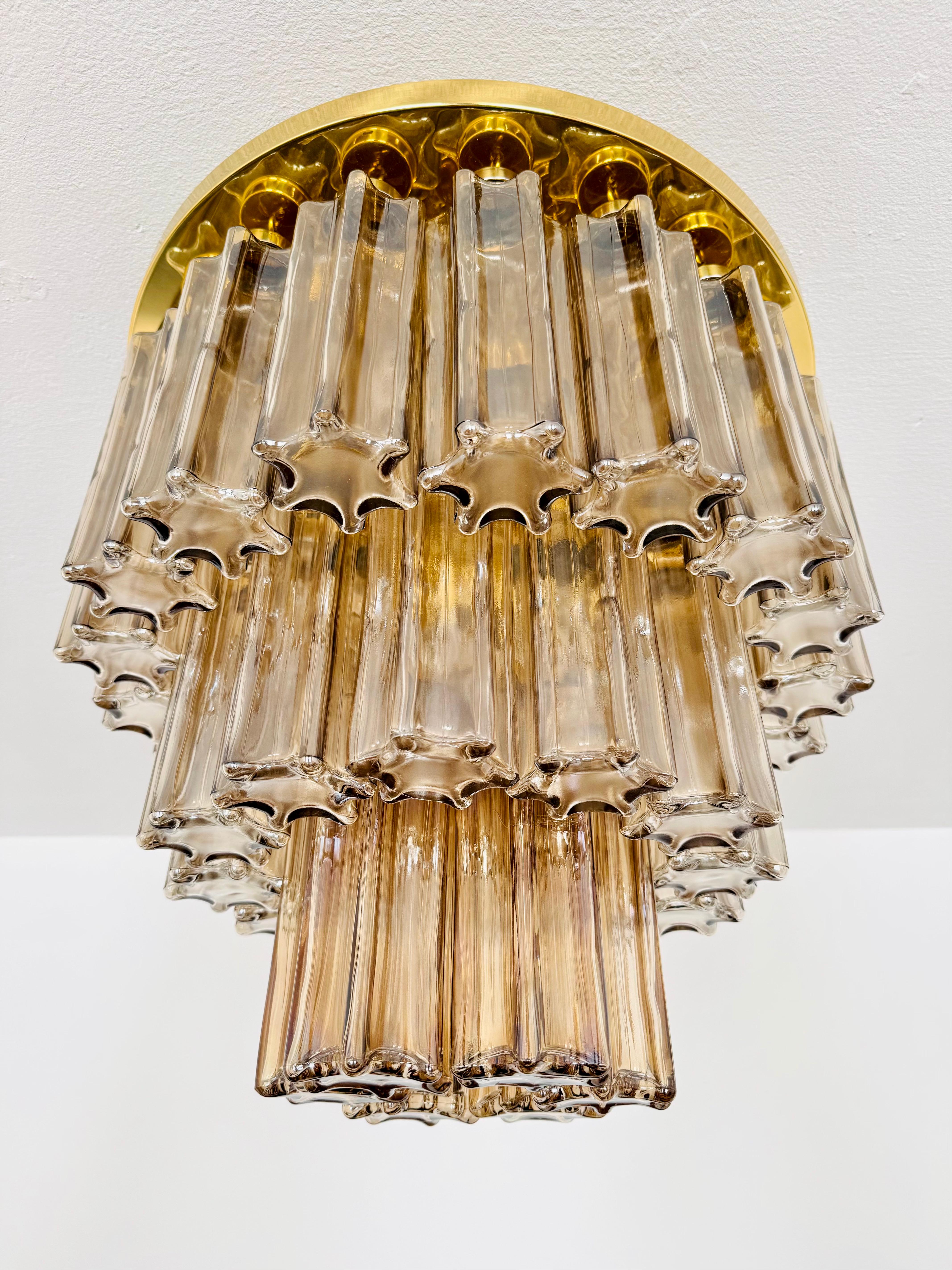 Metallo Grande lampadario a filo in vetro fumé e ottone di Glashütte Limburg in vendita