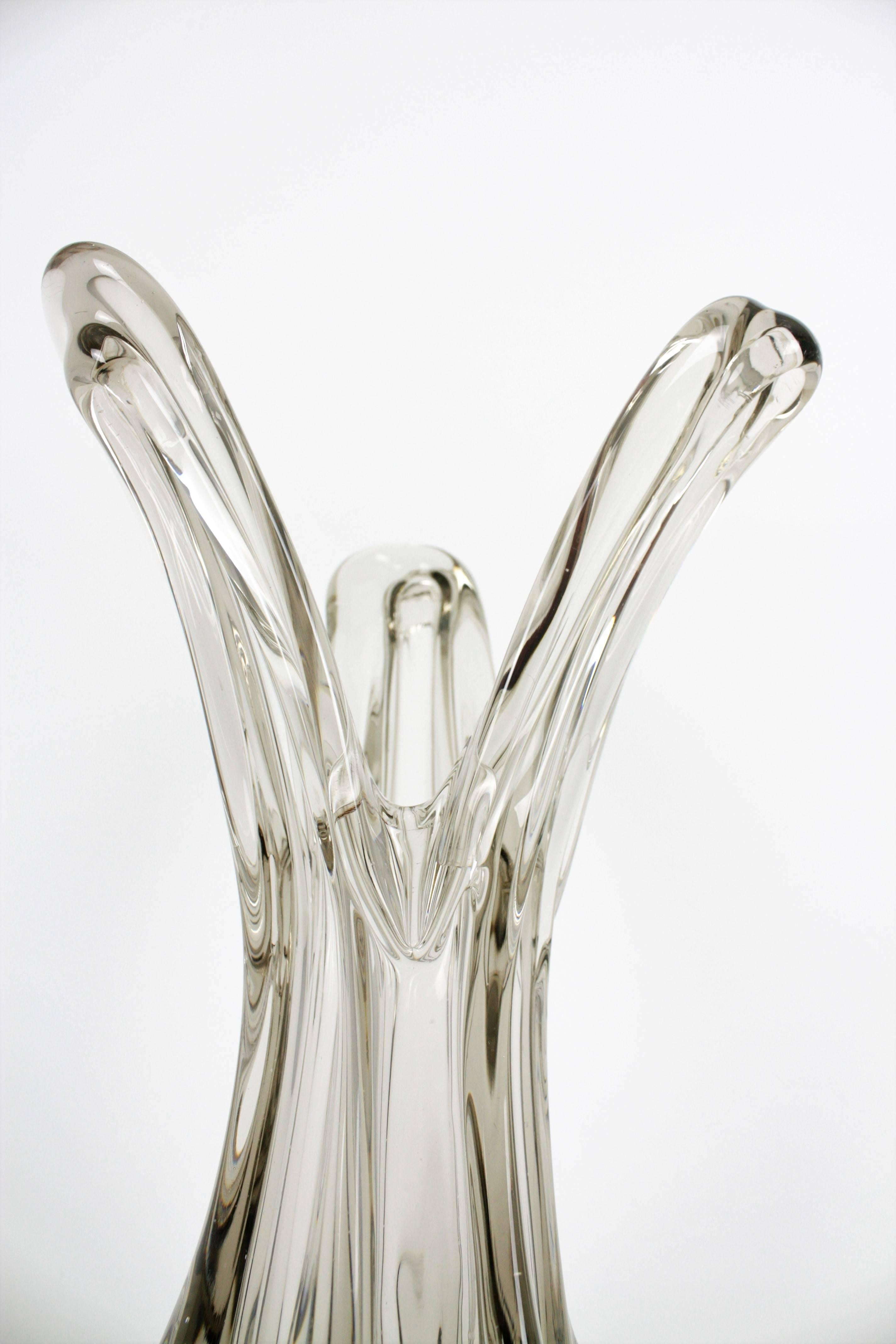 italien Grand vase en verre d'art transparent à fumée de Murano du milieu du siècle dernier en vente