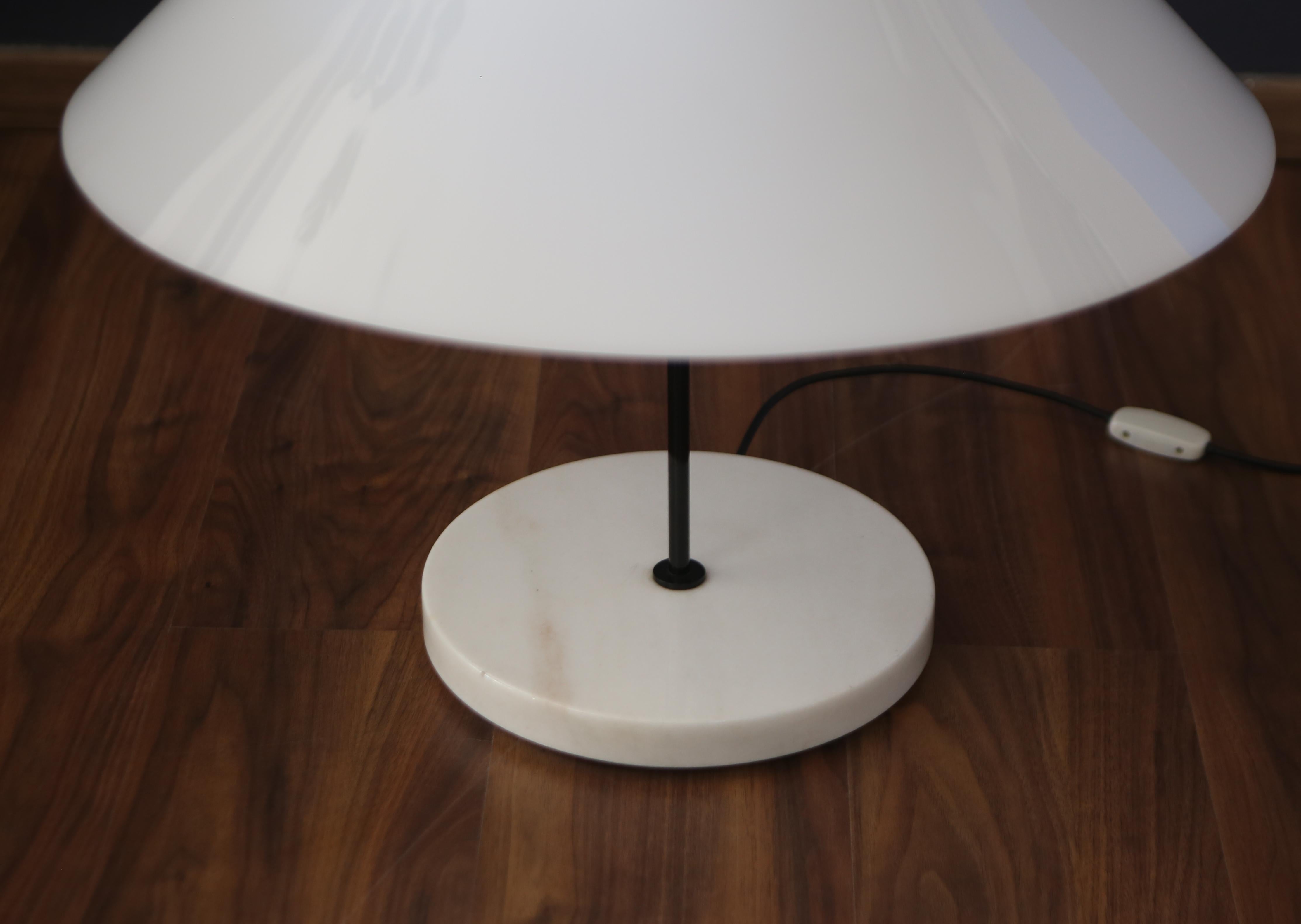 Large Snow Table lamp by Vico Magistretti for O-light 1970s In Good Condition For Sale In Vigevano, PV