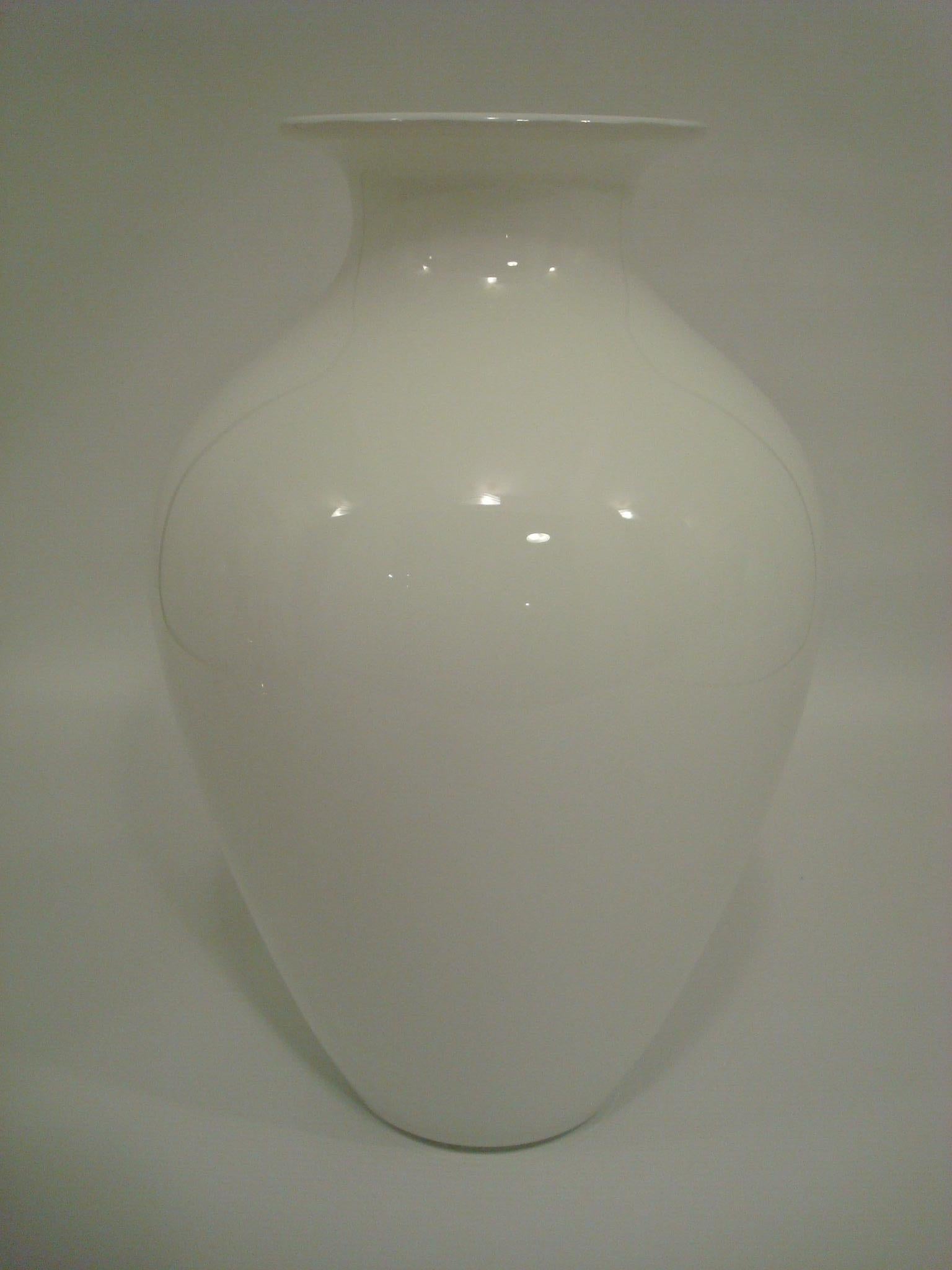 Large Snow White Murano Flower Vase by Barovier e Toso. Italy, 1970s For Sale 1