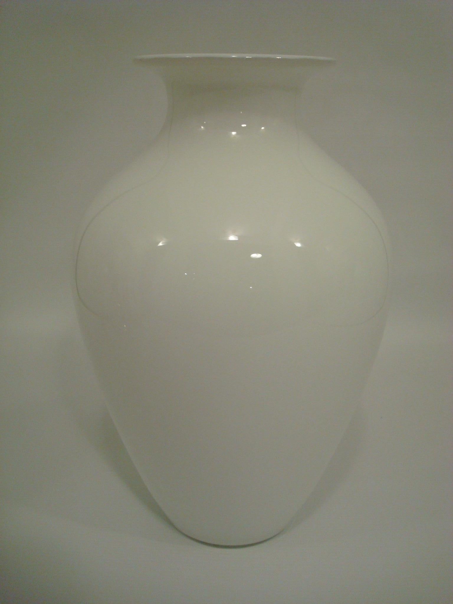 Grand vase à fleurs blanc neige de Murano par Barovier e Toso. Italie années 1970 en vente 1