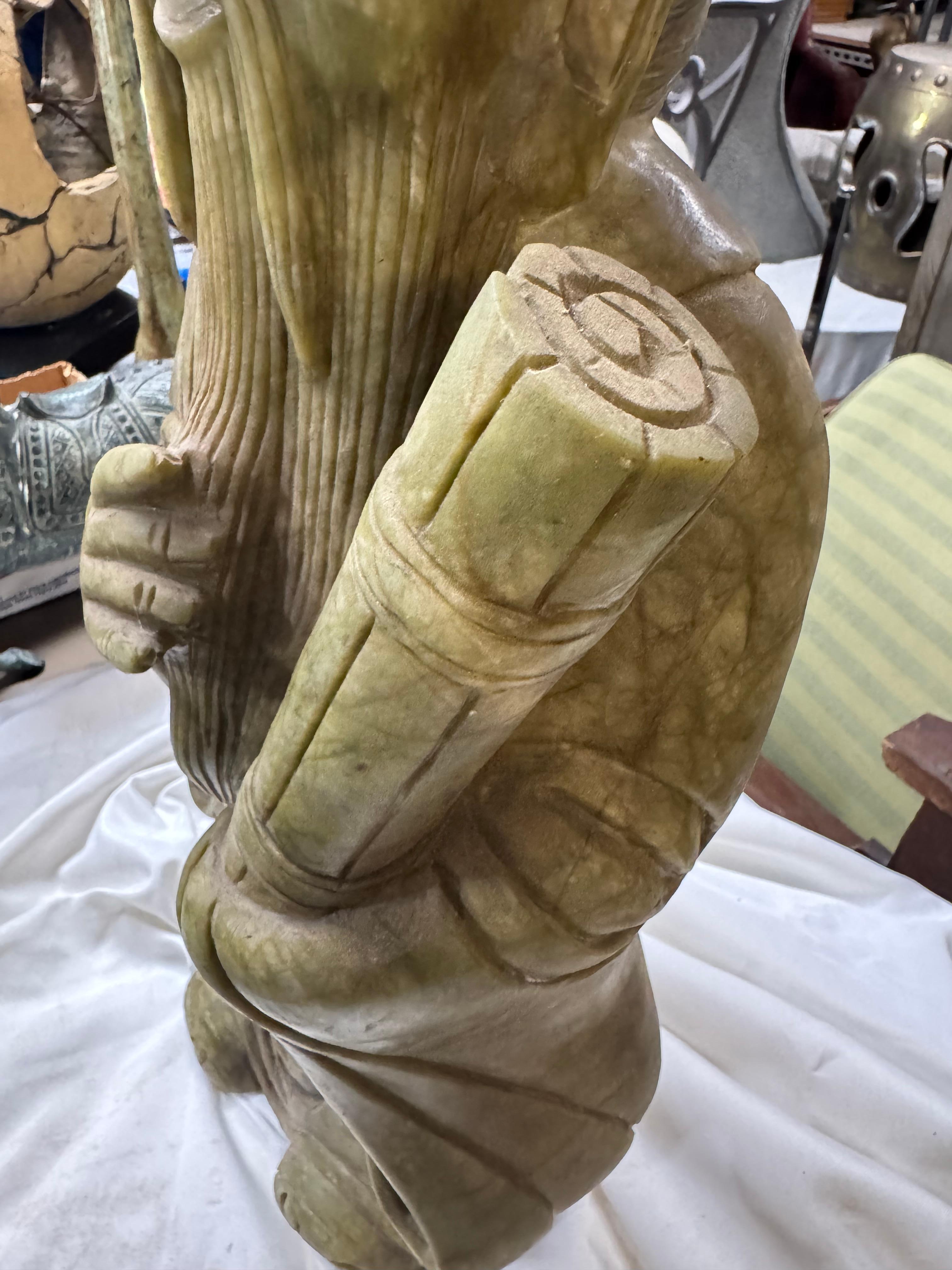 Grande scultura di Confucio in pietra ollare in vendita 2