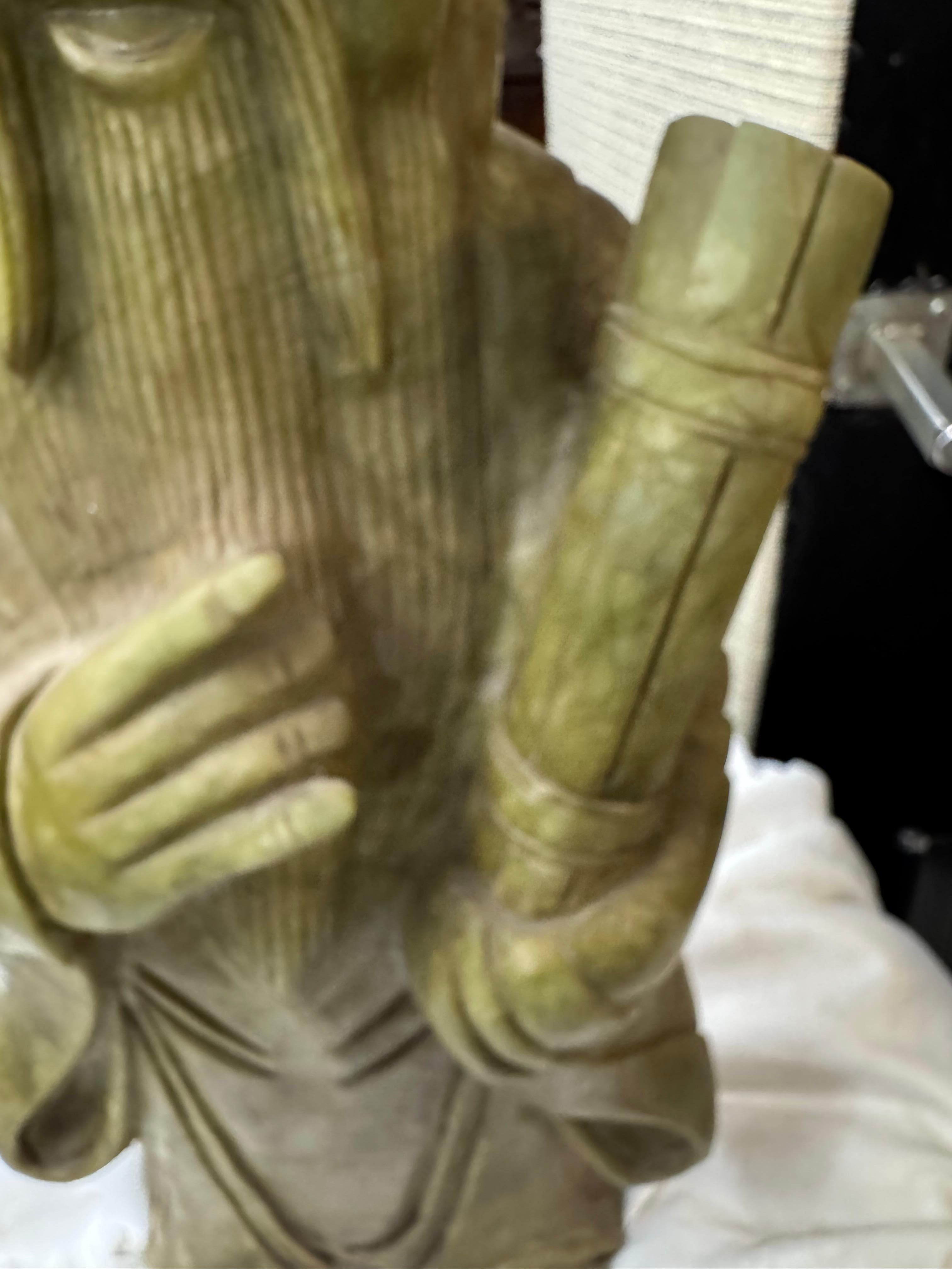 Intagliato a mano Grande scultura di Confucio in pietra ollare in vendita