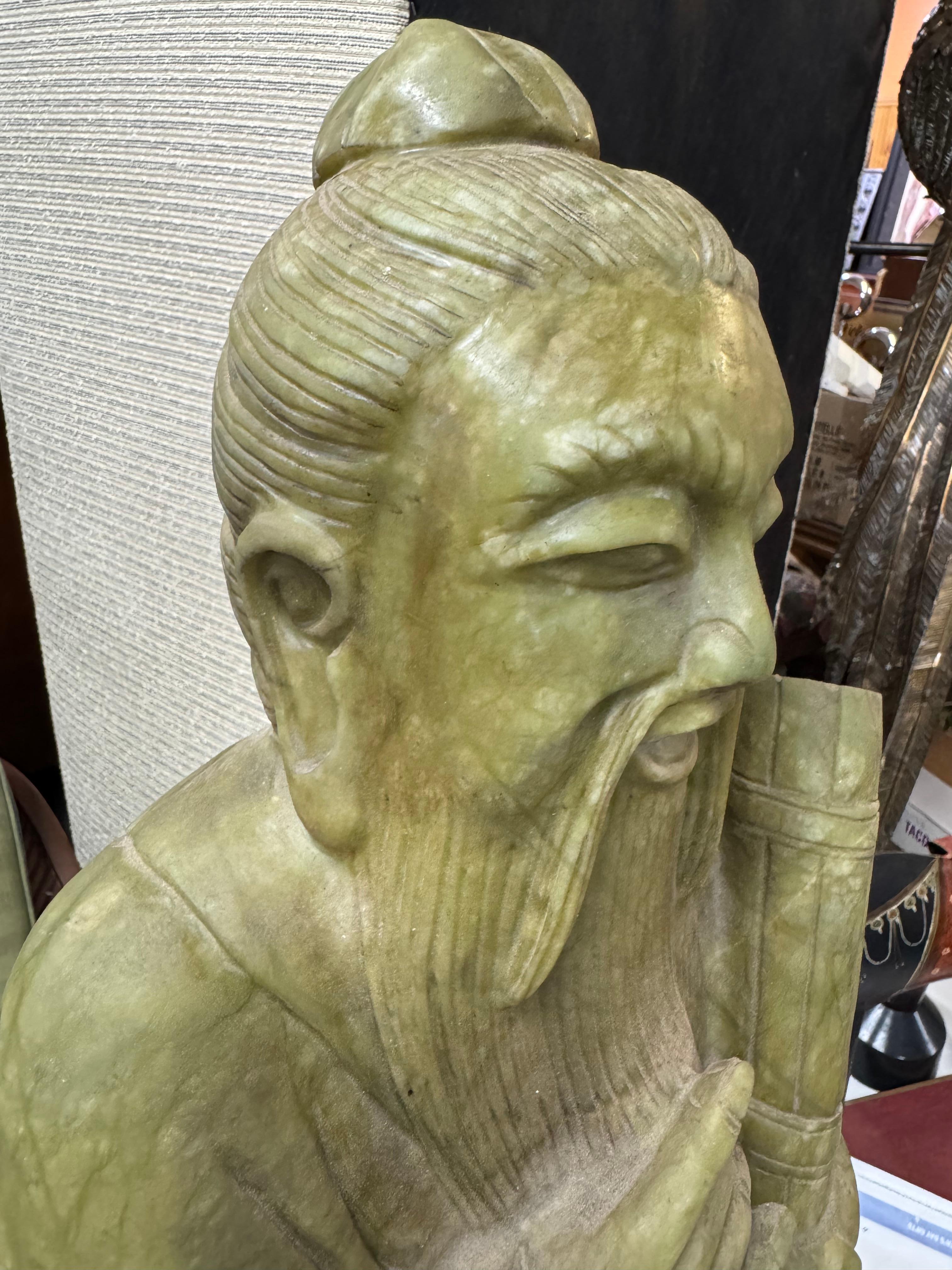 Grande scultura di Confucio in pietra ollare in vendita 1