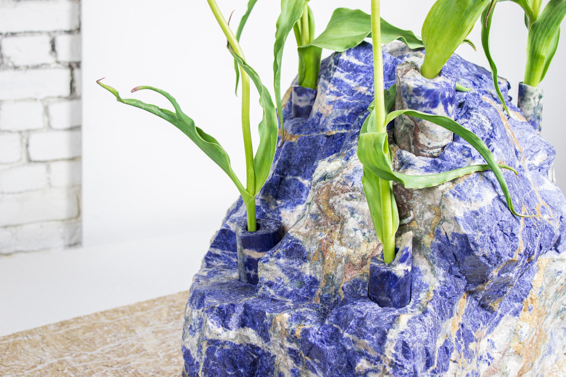 Large Sodalite Tulip Vase by Studio DO In New Condition For Sale In Geneve, CH