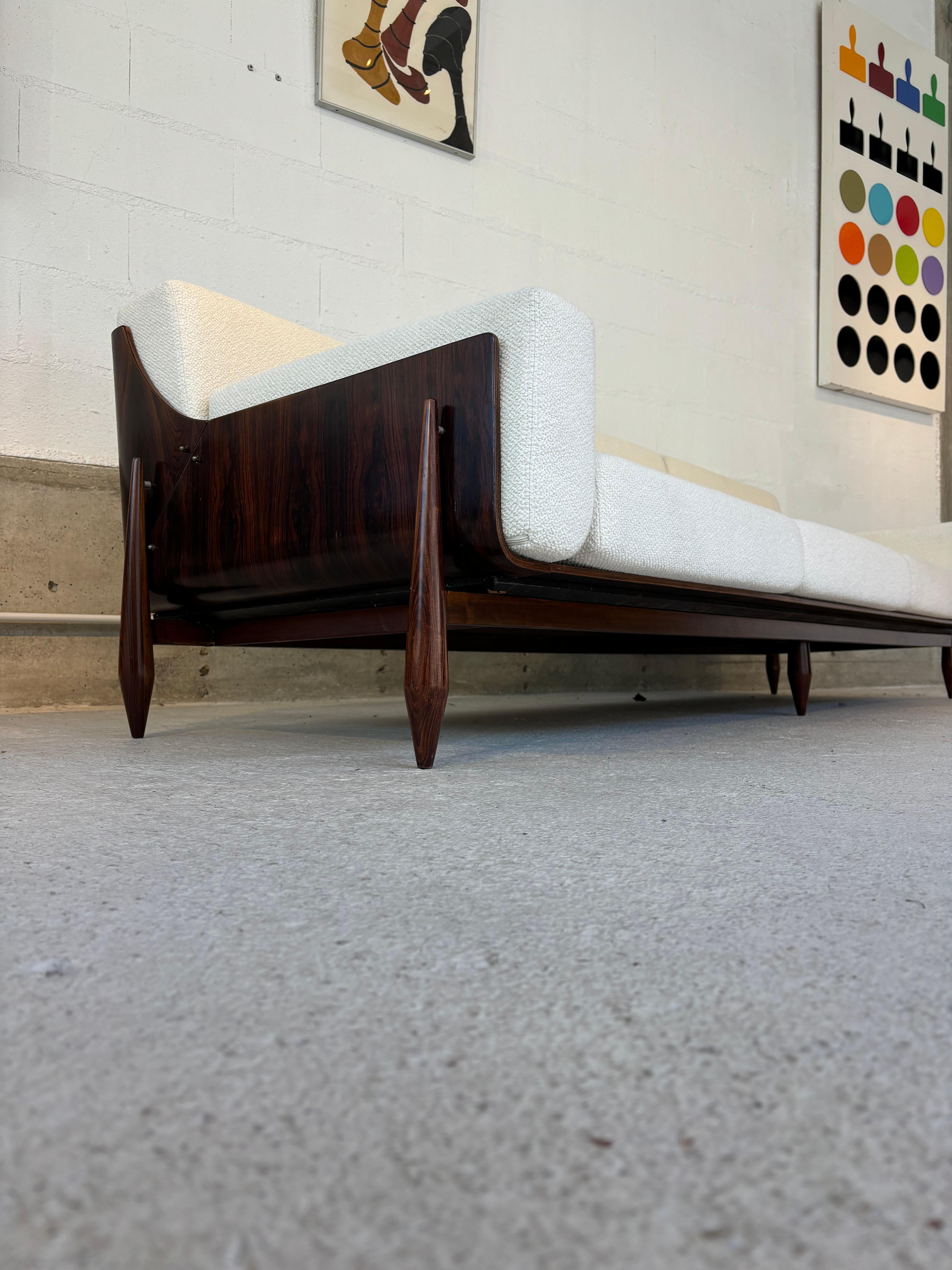 Großes Sofa von Novo Rumo, 1960er-Jahre im Angebot 1