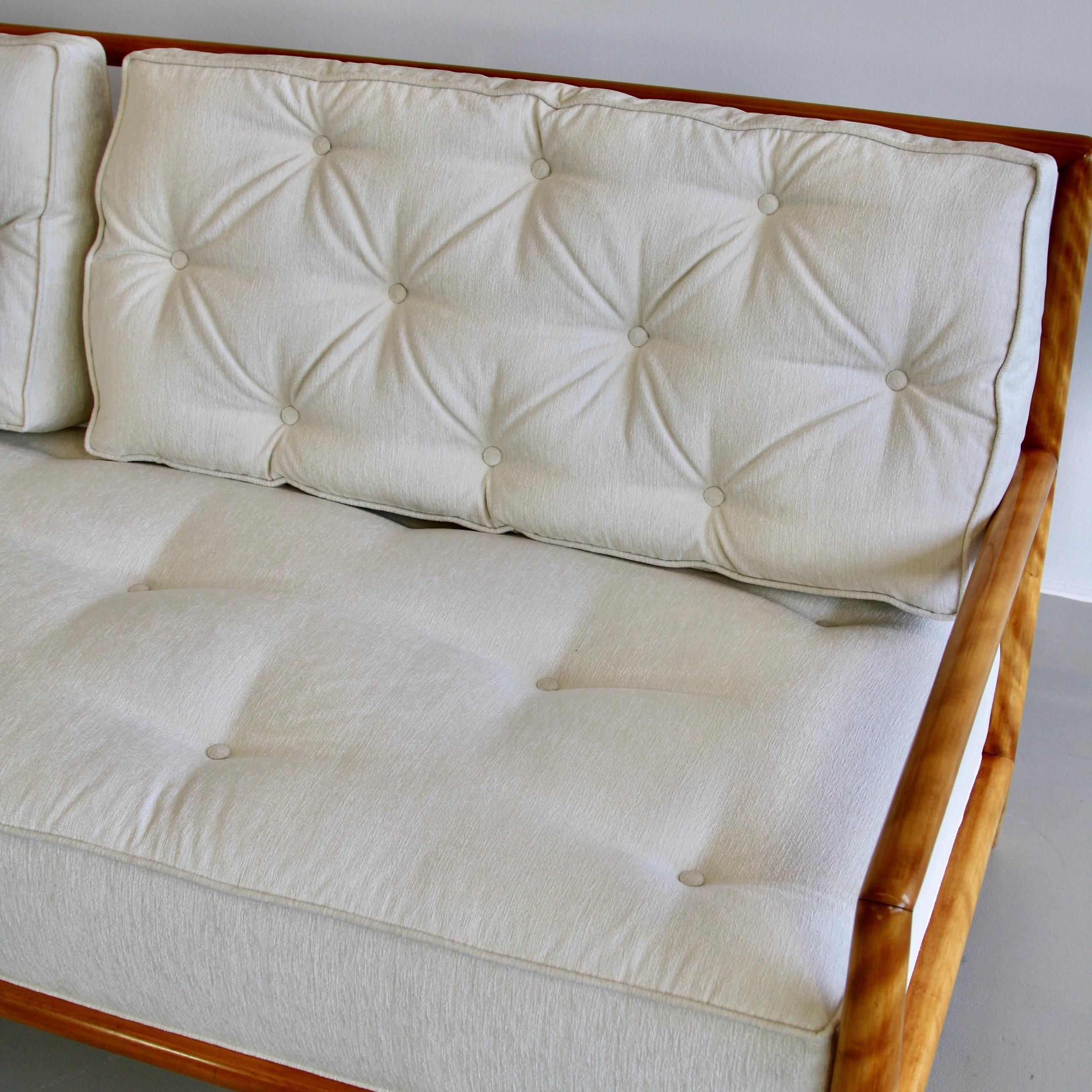 Large two-seat sofa designed by T.H. Robsjohn-Gibbings. U.S.A., Widdicomb Furniture Co., circa 1955.

Sofa (model 1678) with beautiful walnut structure, newly upholstered in ivory colored DEDAR chenille upholstery. Superb!