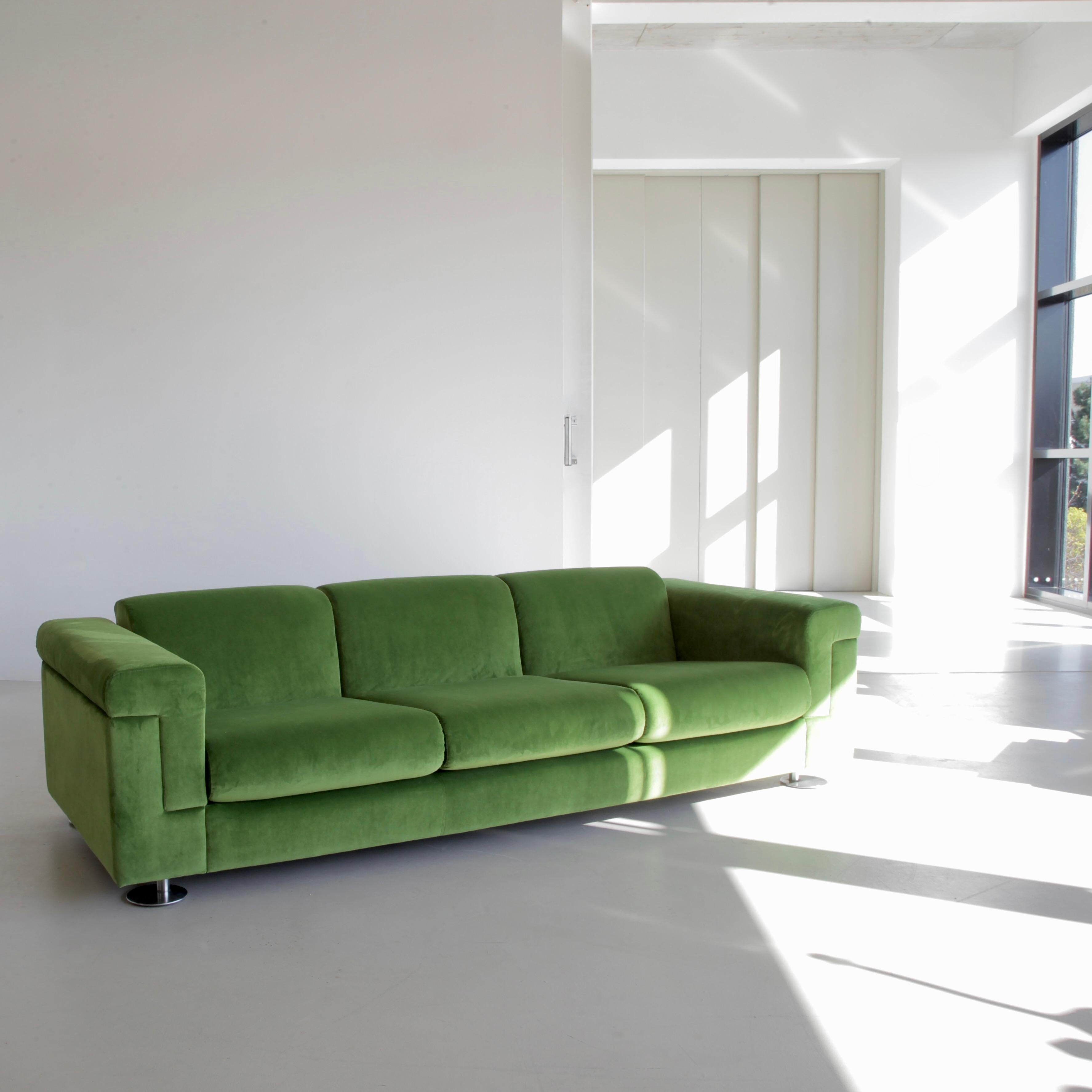 Velvet Large Sofa D120 by Valeria BORSANI and Alfredo BONETTI, TECNO MILANO 1966