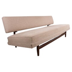 Sofá grande, sofá cama, escandinavo de teca y tela nueva 1960.