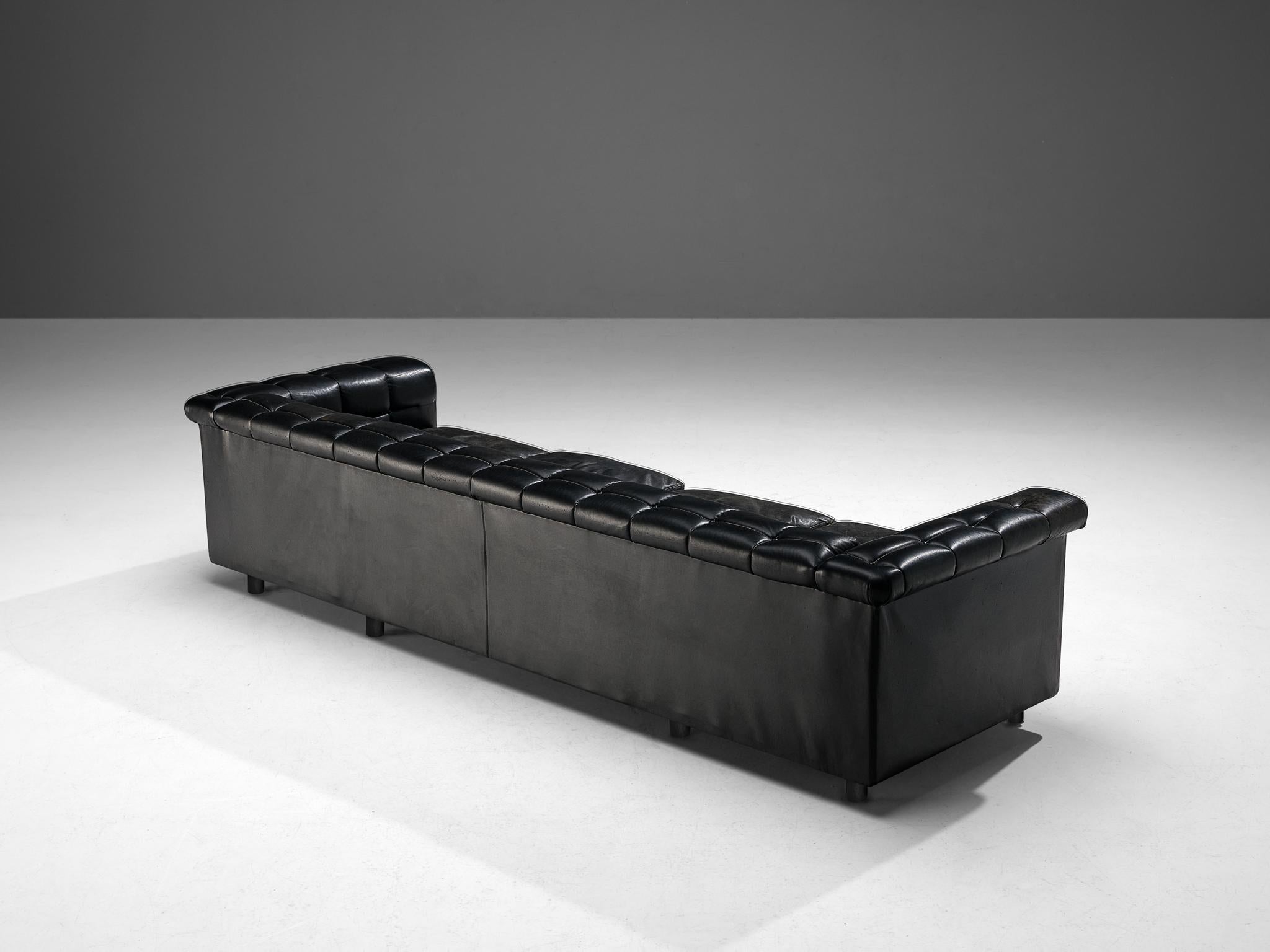 Large Sofa in Black Leather In Good Condition In Waalwijk, NL