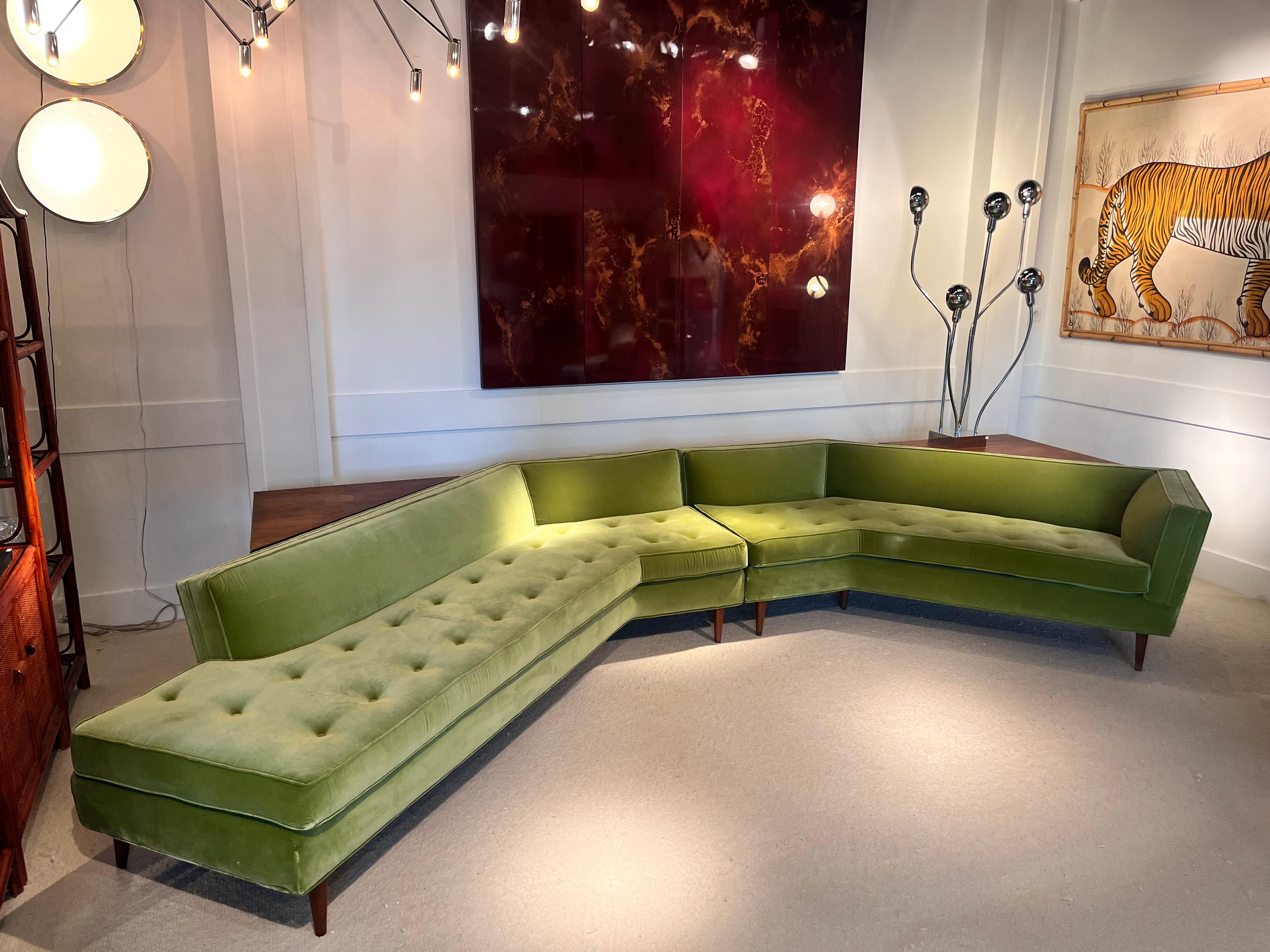 Large sofa in solid walnut and green velvet by Bertha Schaefer 5