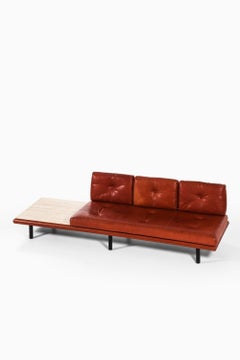 Sofá grande con mesa de cuero y madera lacada de Franz Köttgen, 1964