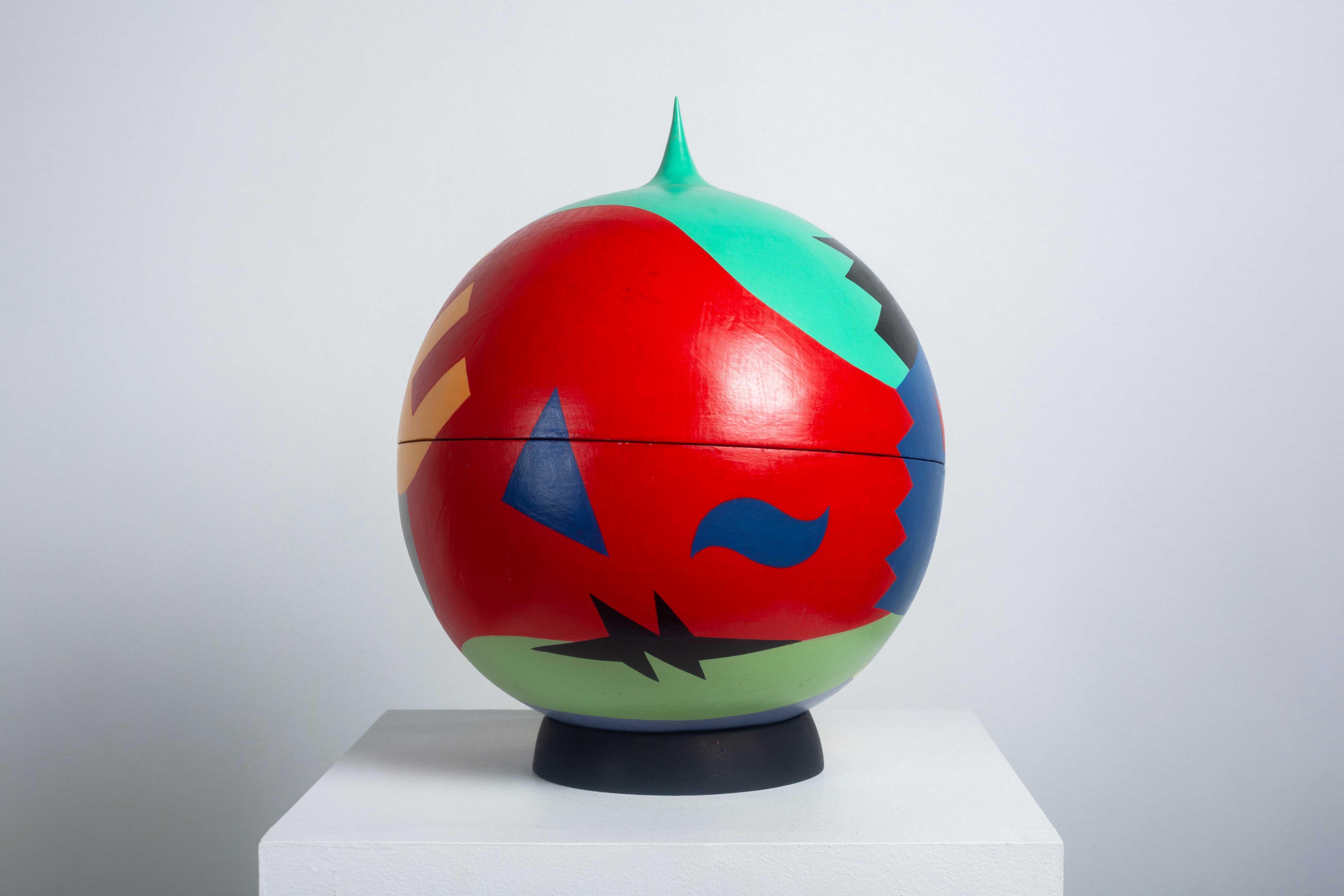 Große Soli-Schachtel aus lackiertem und vergoldetem Holz für Studio Alchimia, Italien, 1990 im Zustand „Gut“ in Chicago, IL