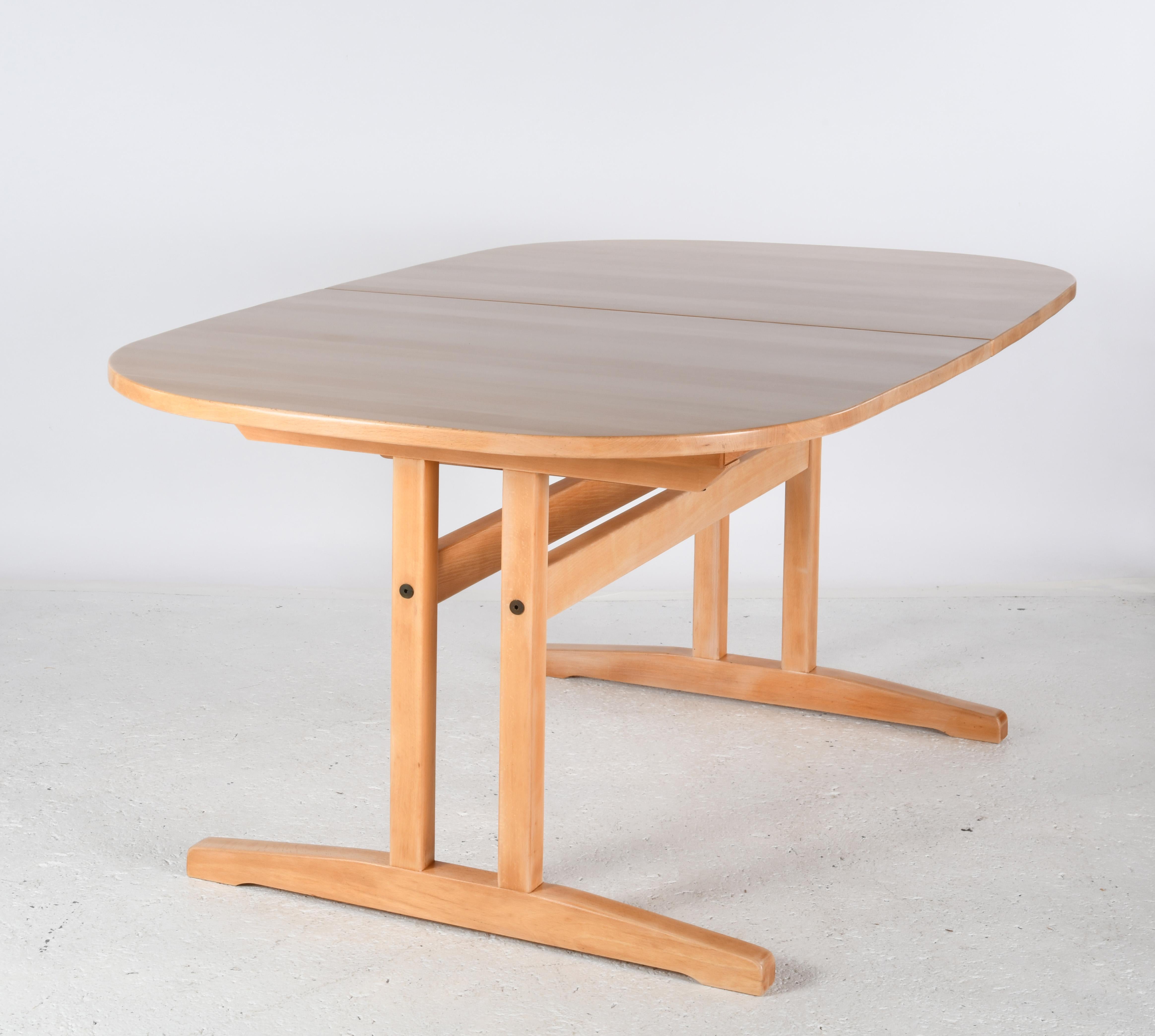 Large solid beech oval table with sliding top and two extensions. For Sale 1