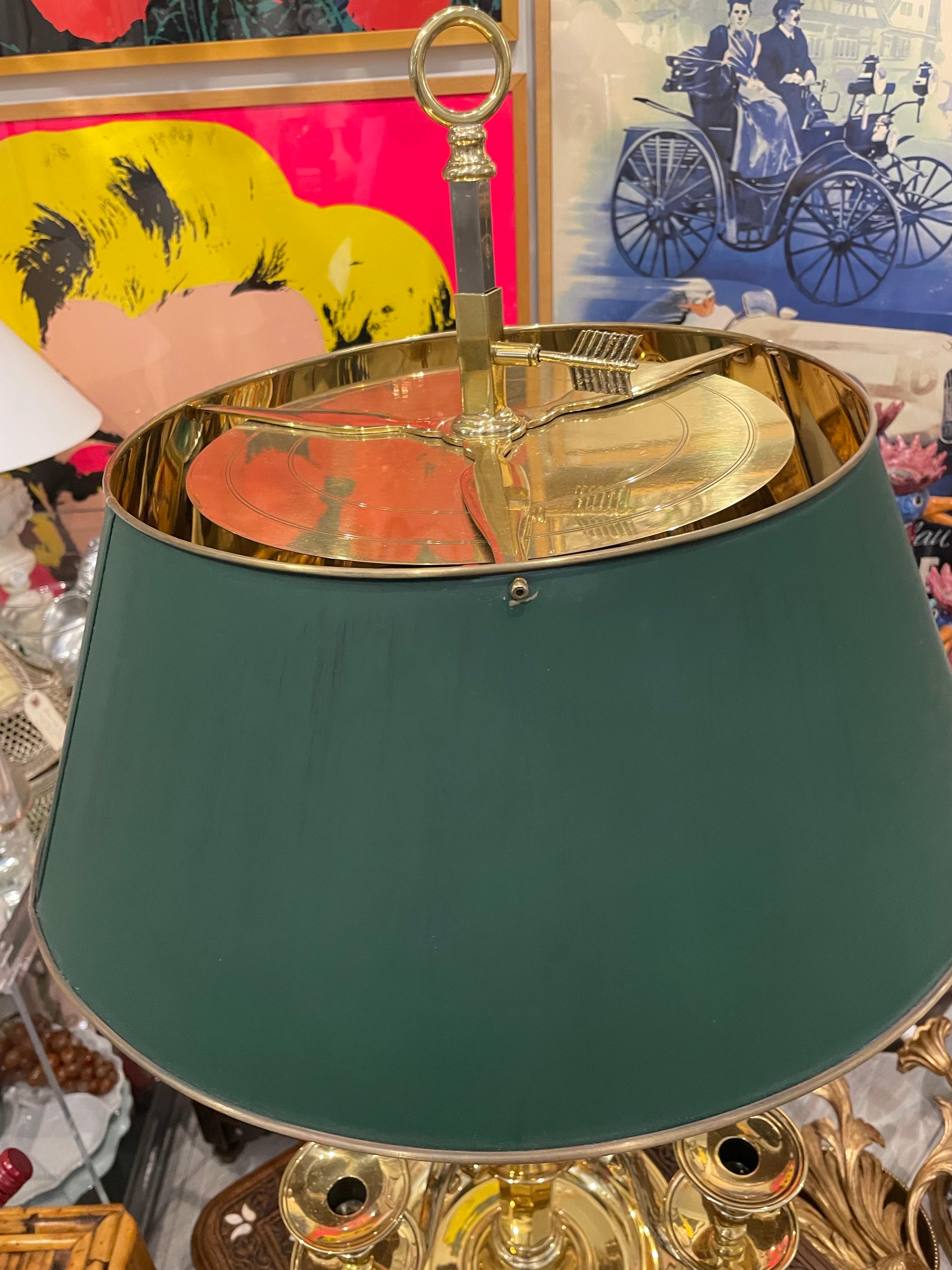 Grande lampada Bouillotte in ottone massiccio con paralume in talpa in vendita 4