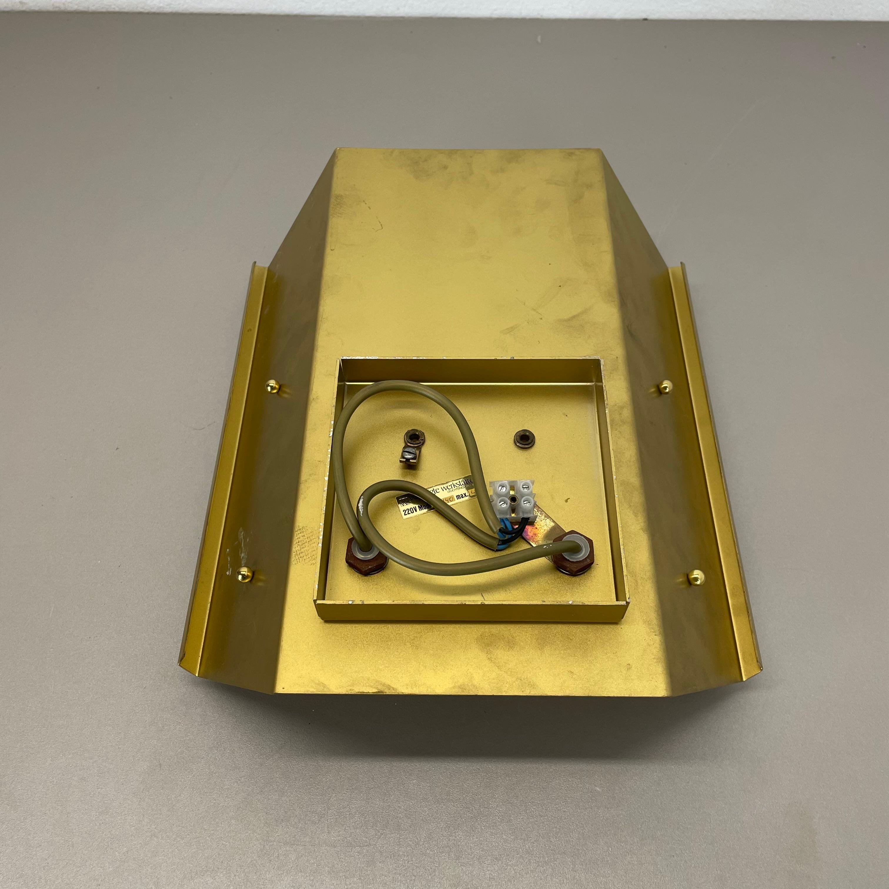 large solid brass postmodern Wall Light by Vereinigte Werkstätten, Germany 1980s For Sale 11