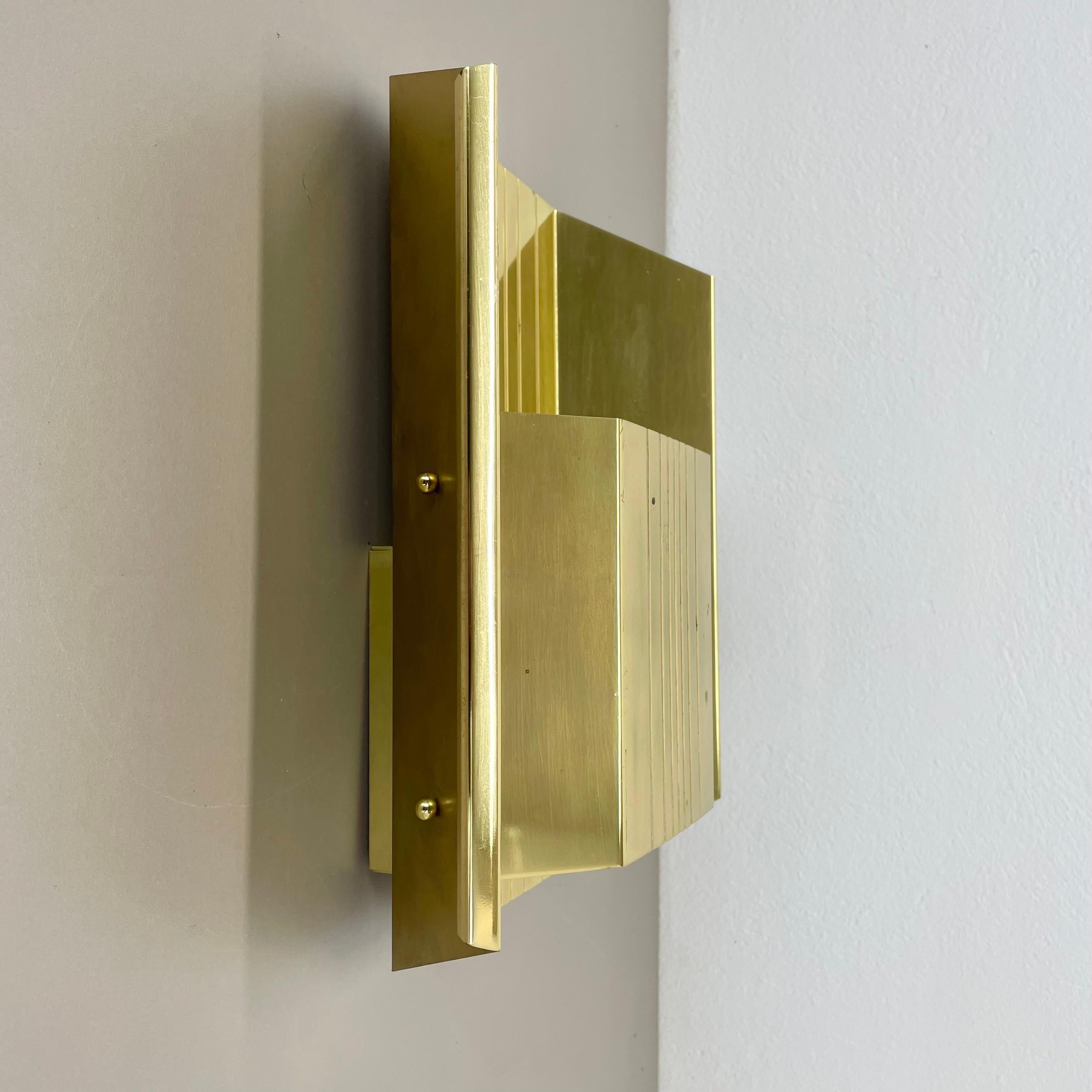 large solid brass postmodern Wall Light by Vereinigte Werkstätten, Germany 1980s In Good Condition For Sale In Kirchlengern, DE
