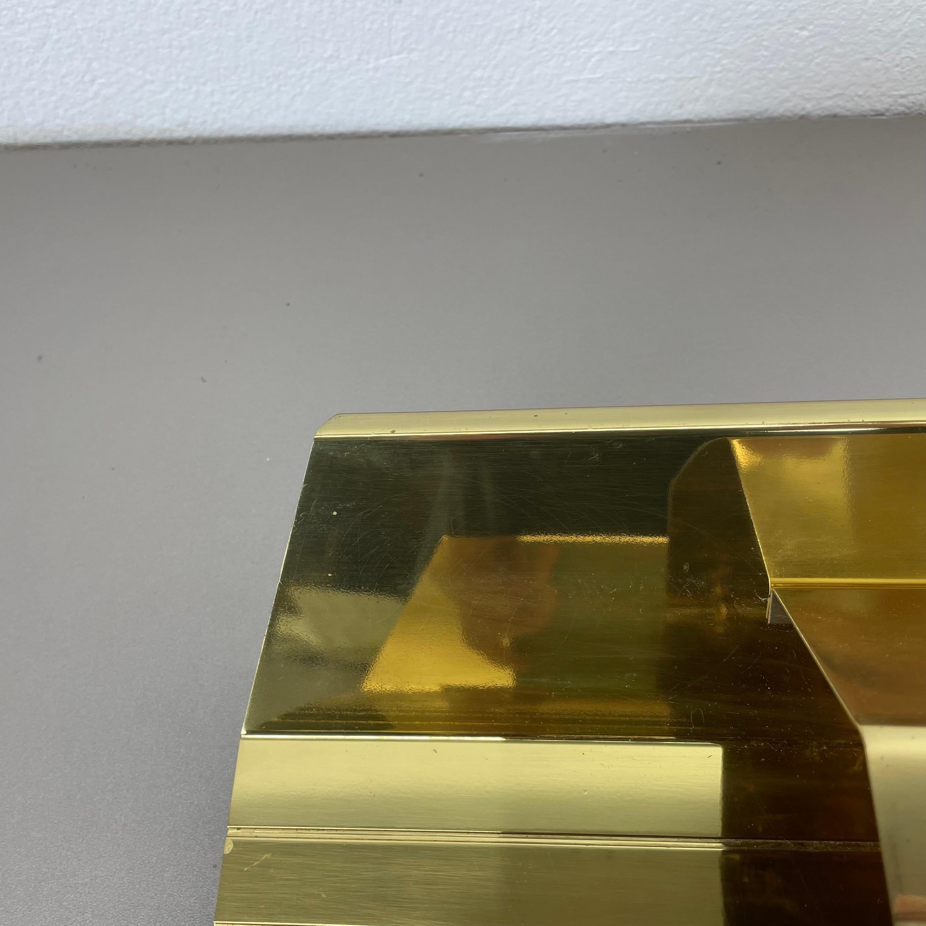 Metal large solid brass postmodern Wall Light by Vereinigte Werkstätten, Germany 1980s For Sale