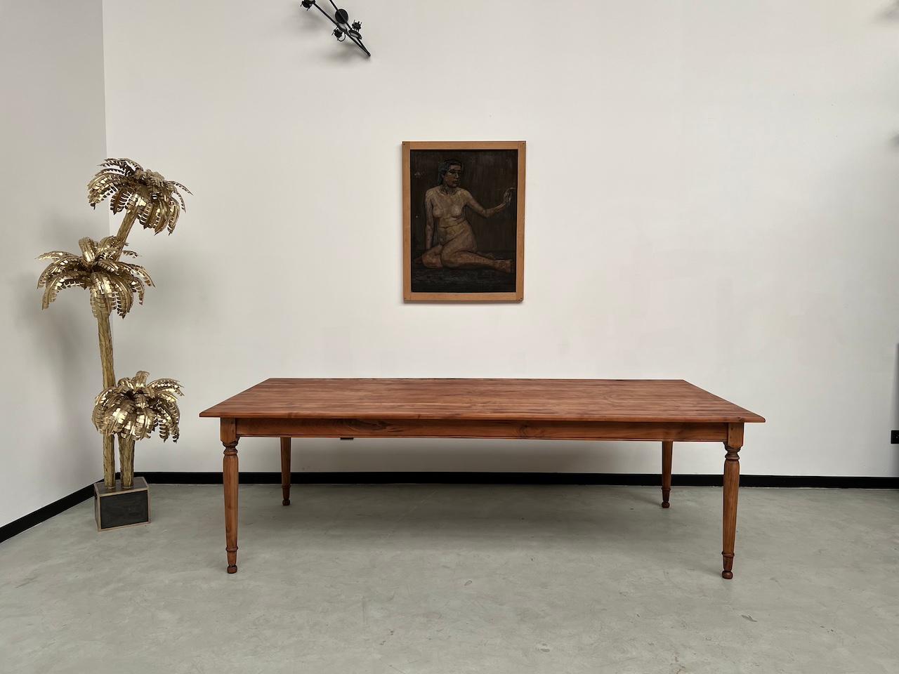 Large farm table in solid cherry wood from the 70s and of great depth, completely restored.
This farm table has generous proportions and a very pretty patina of the wood, the species of cherry (or cherry) having a lot to do with it. With its great