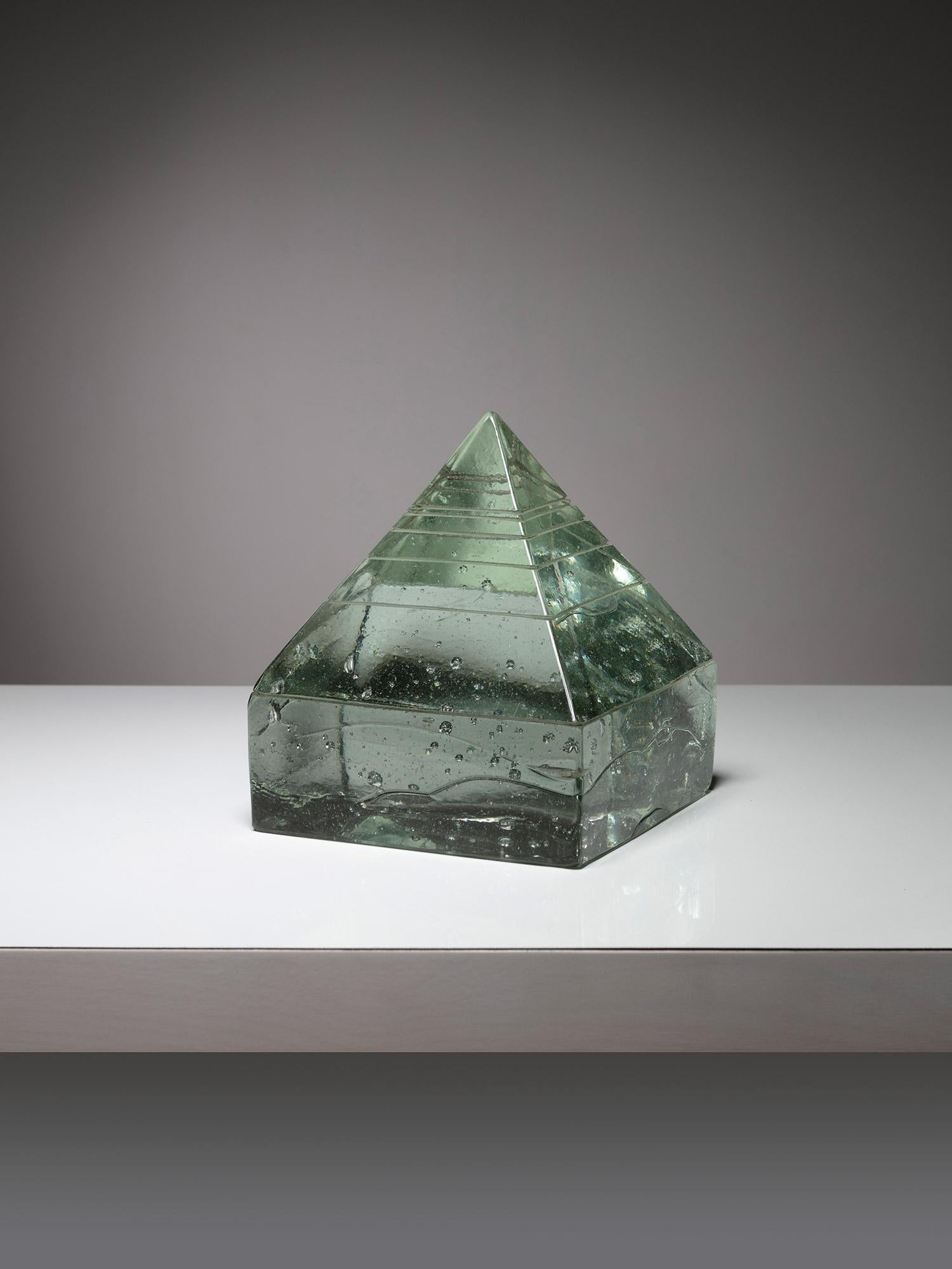 Pyramide de verre massive de Pompeo Pianezzola pour Appiani Selezione.