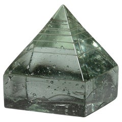 Gran pirámide de cristal macizo de Pompeo Pianezzola para Appiani, Italia, años 60