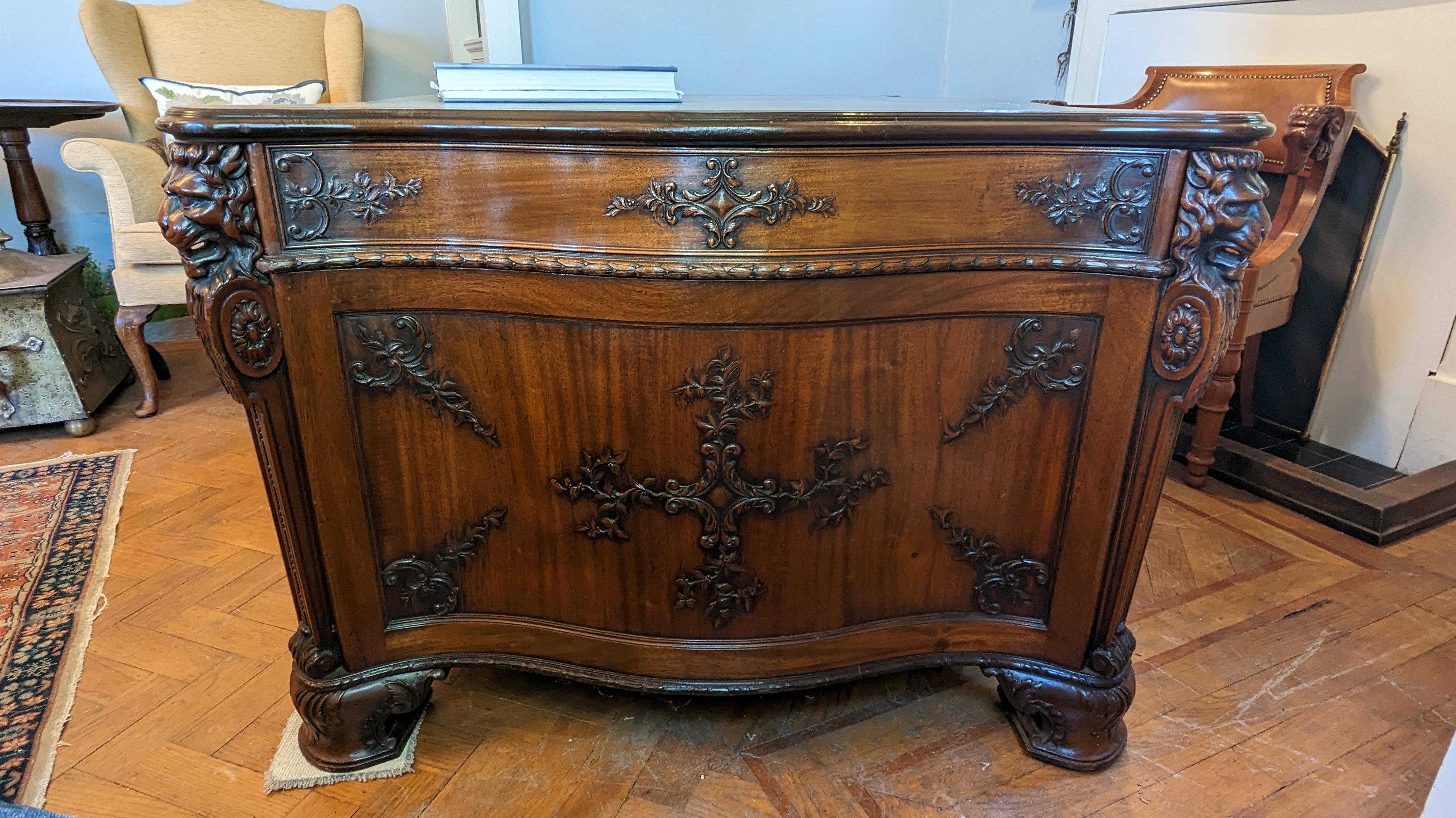 Large Solid Mahogany Victorian Gillows Serpentine Partners Desk, circa 1870 For Sale 4