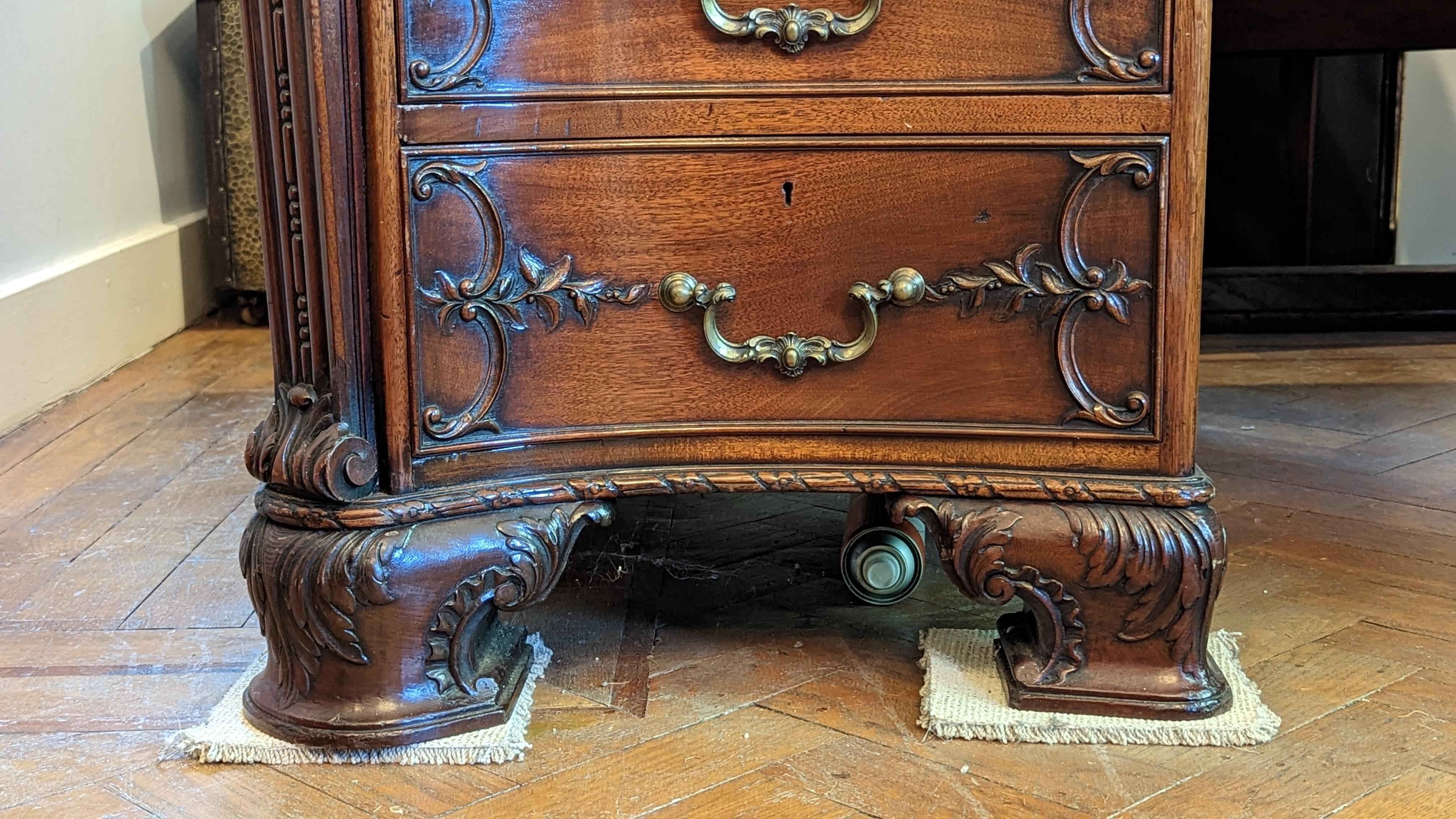 Hand-Carved Large Solid Mahogany Victorian Gillows Serpentine Partners Desk, circa 1870 For Sale