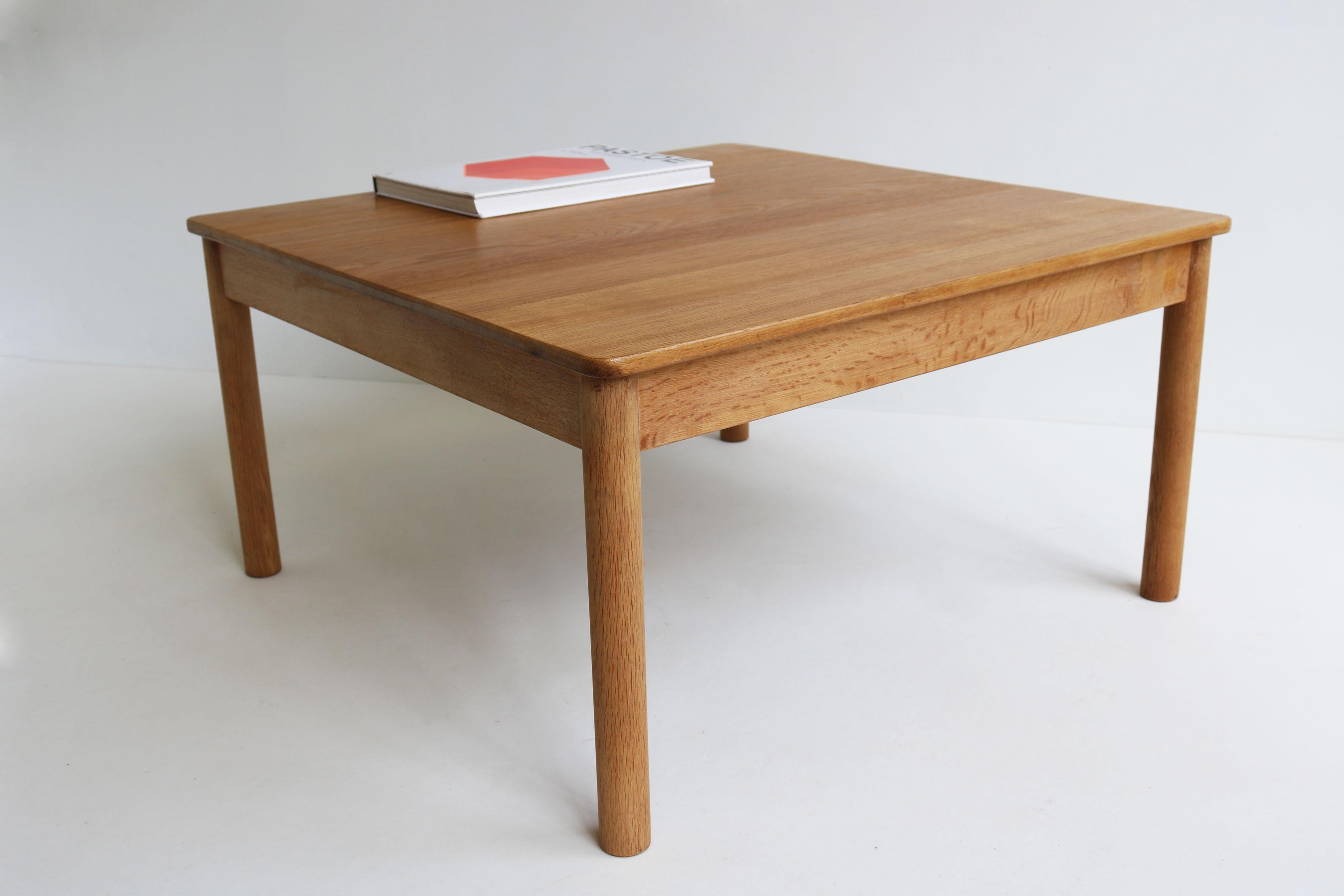 Large solid oak coffee table Model: 5351 by Borge Mogensen for Fredericia 1950 For Sale 4
