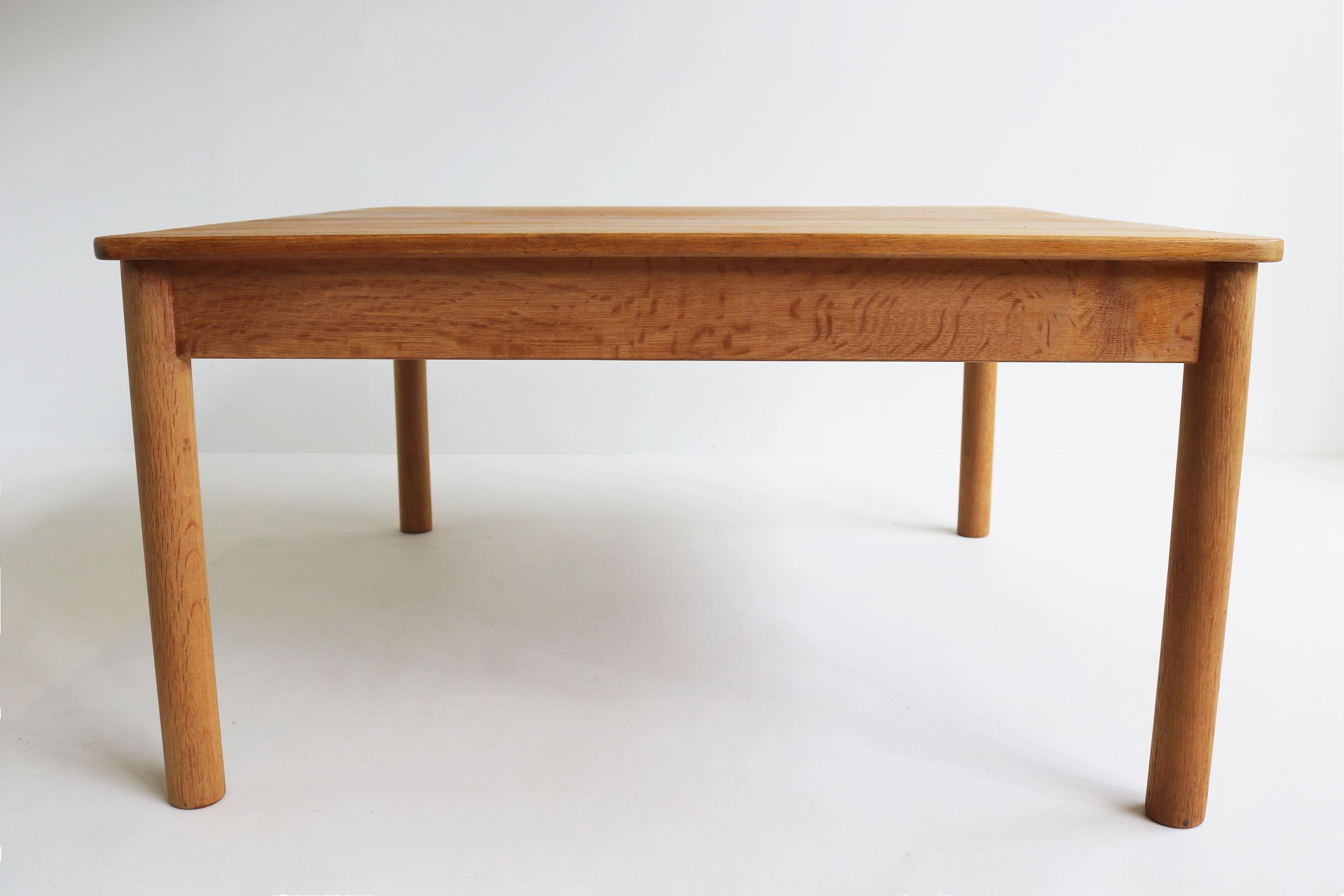 Large solid oak coffee table Model: 5351 by Borge Mogensen for Fredericia 1950 For Sale 1