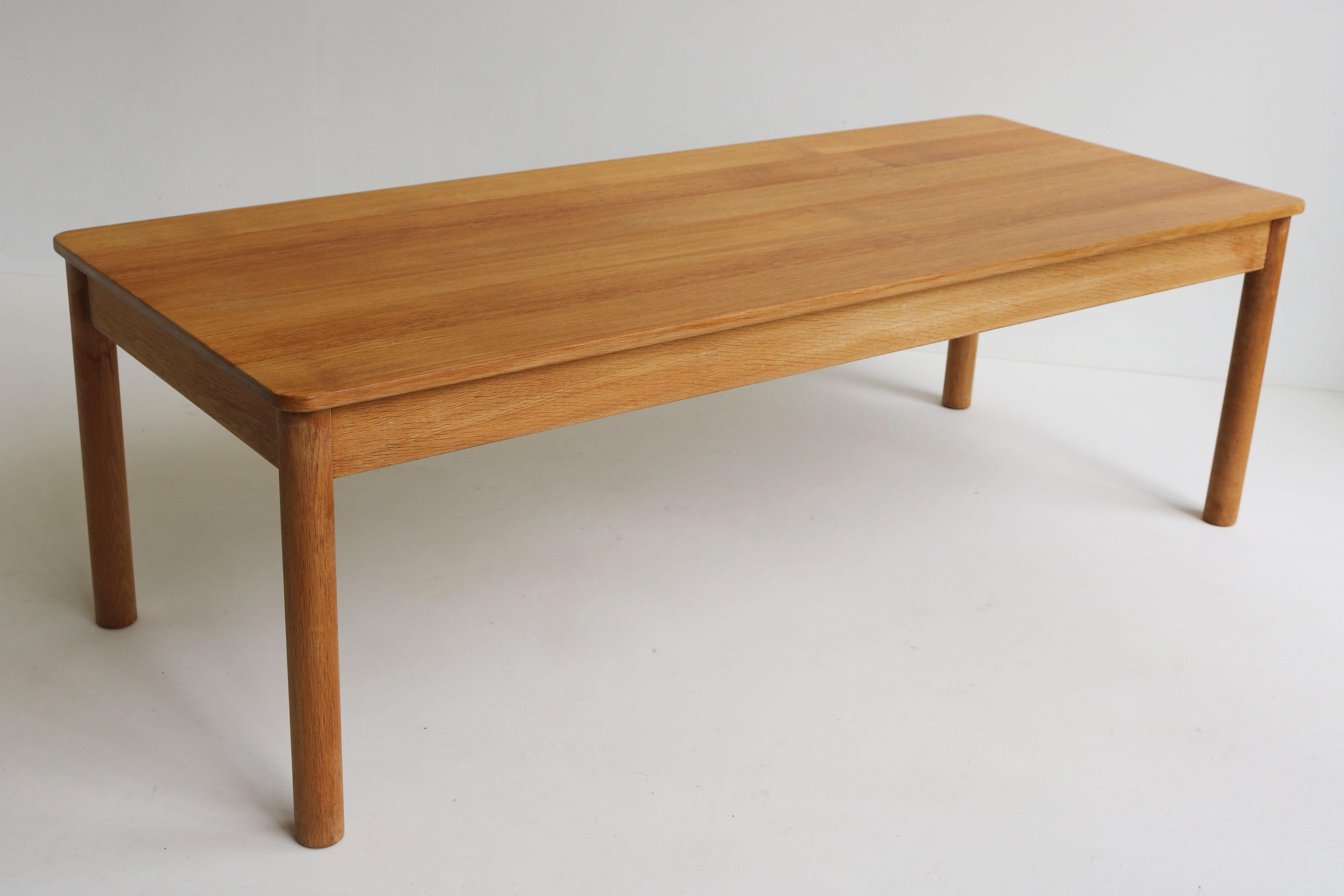 Mid-20th Century Large solid oak coffee table Model: 5353 by Borge Mogensen for Fredericia 1950  For Sale