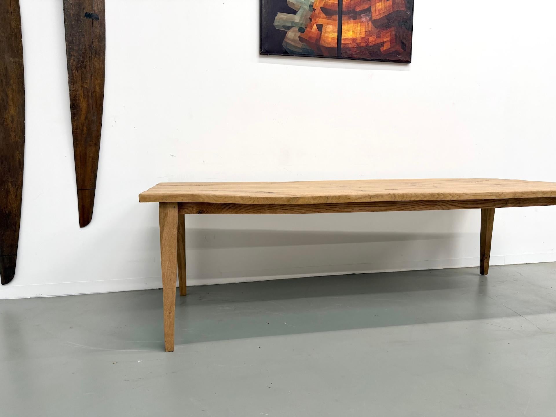 Large solid oak dining table, in XXL format. In Good Condition For Sale In LYON, FR