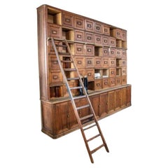Regale und Wandschränke aus Holz