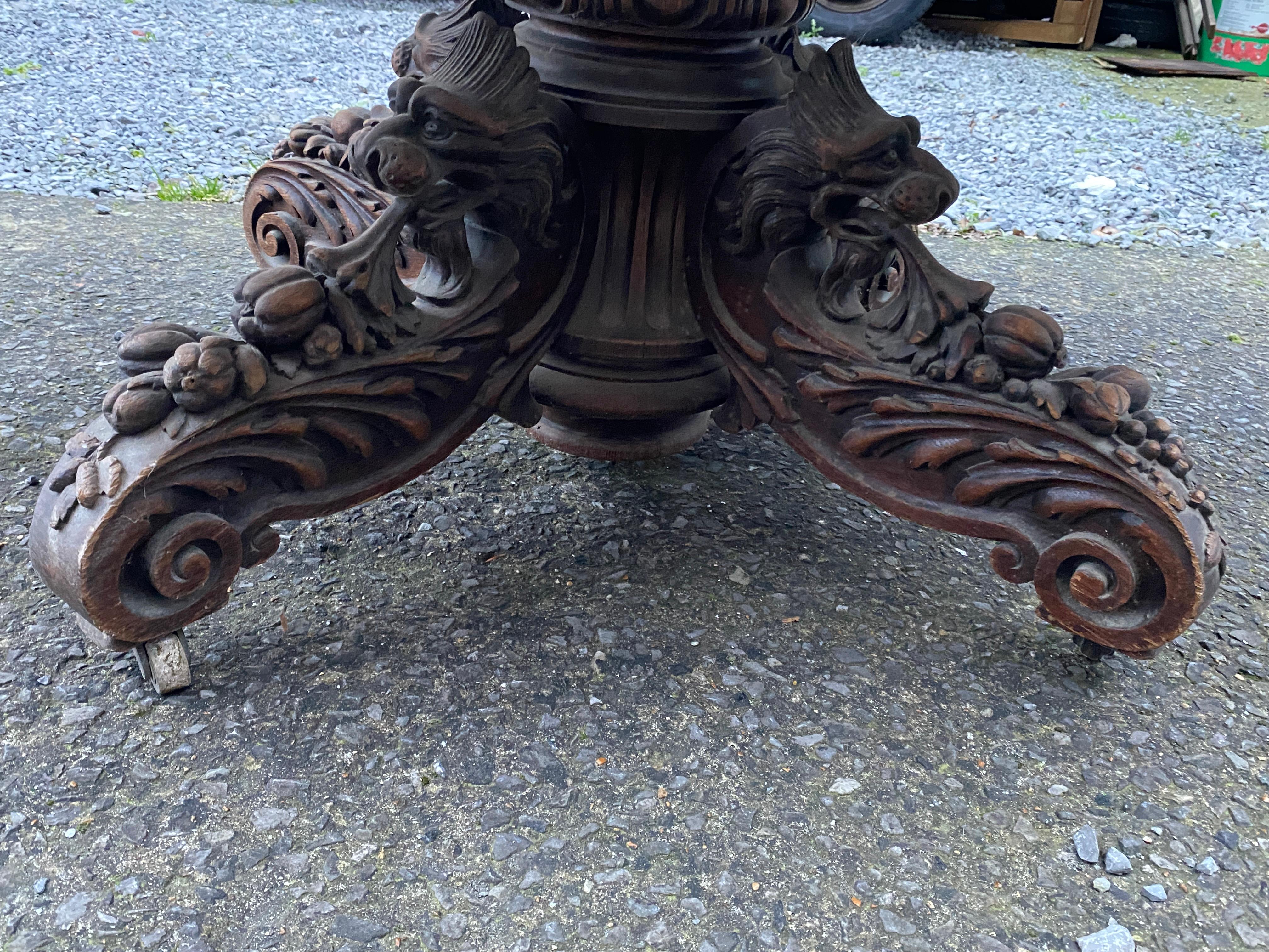 Großer Tisch aus massiver Eiche im Stil Louis XIII, um 1930 Maximale Länge 350 cm im Angebot 4