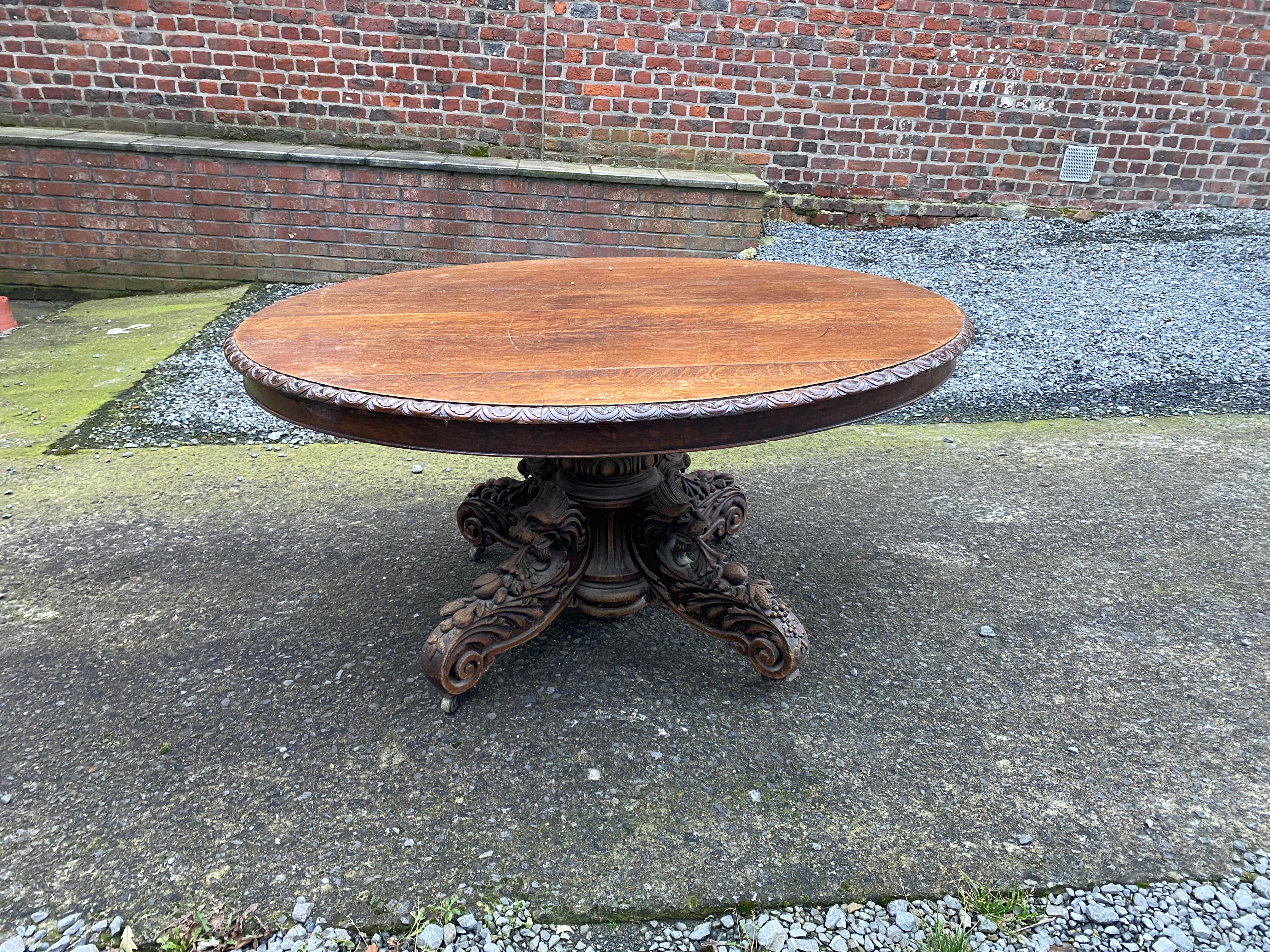 Large solid oak table in Louis XIII style, circa 1930
Maximum length 350 cm
The extensions are missing
there are scratches on the board