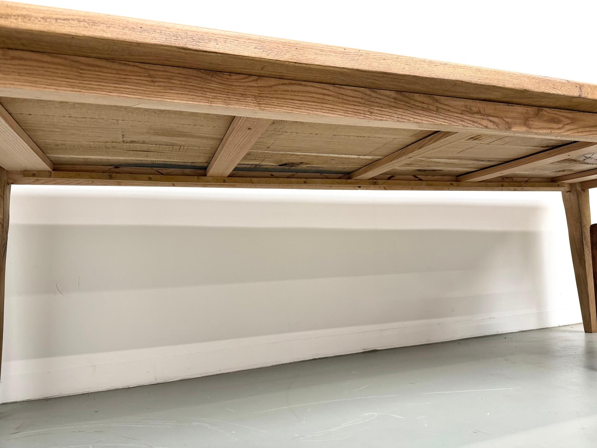 Gran mesa de roble macizo con patas de huso, Francia en venta 5