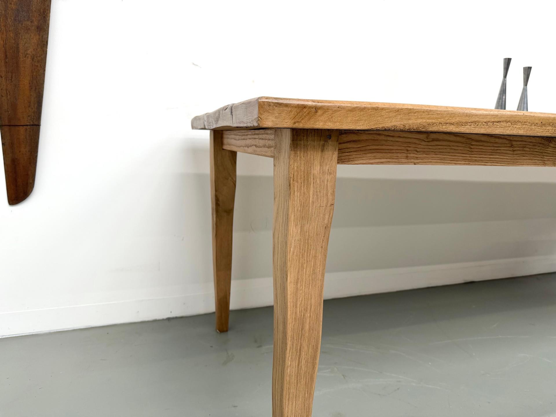 Gran mesa de roble macizo con patas de huso, Francia en venta 6