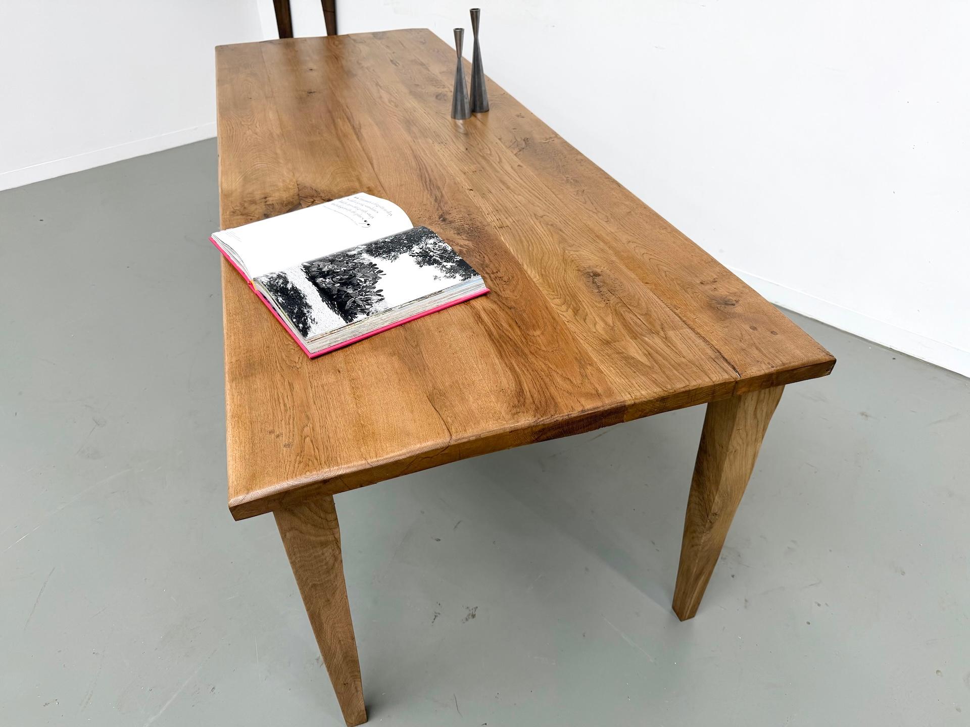 Gran mesa de roble macizo con patas de huso, Francia en venta 9
