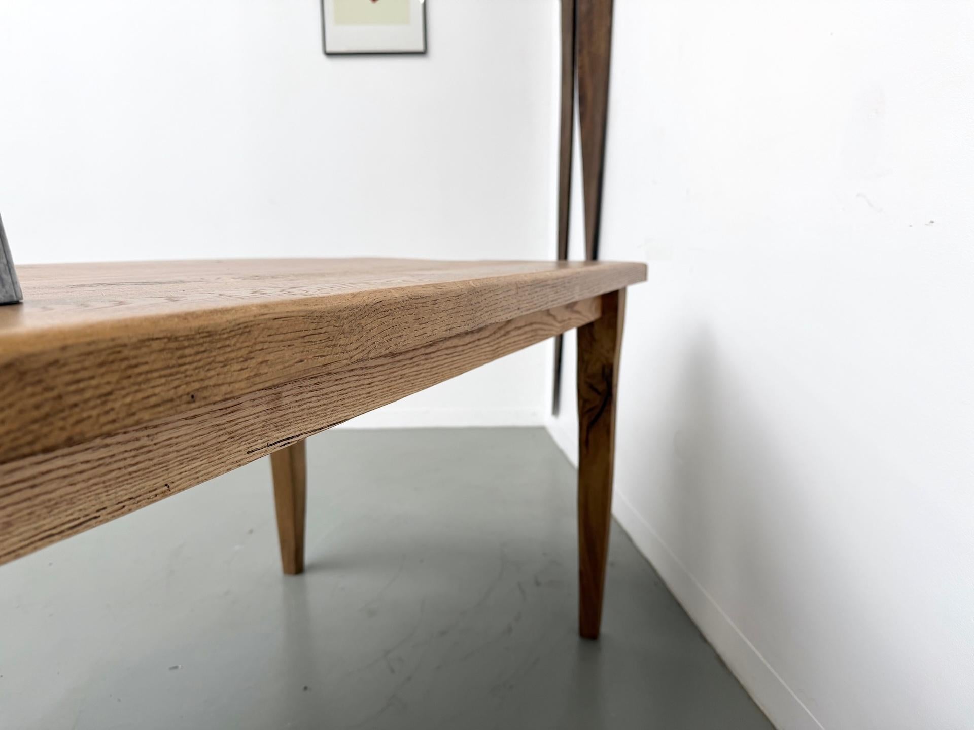 Gran mesa de roble macizo con patas de huso, Francia en venta 10