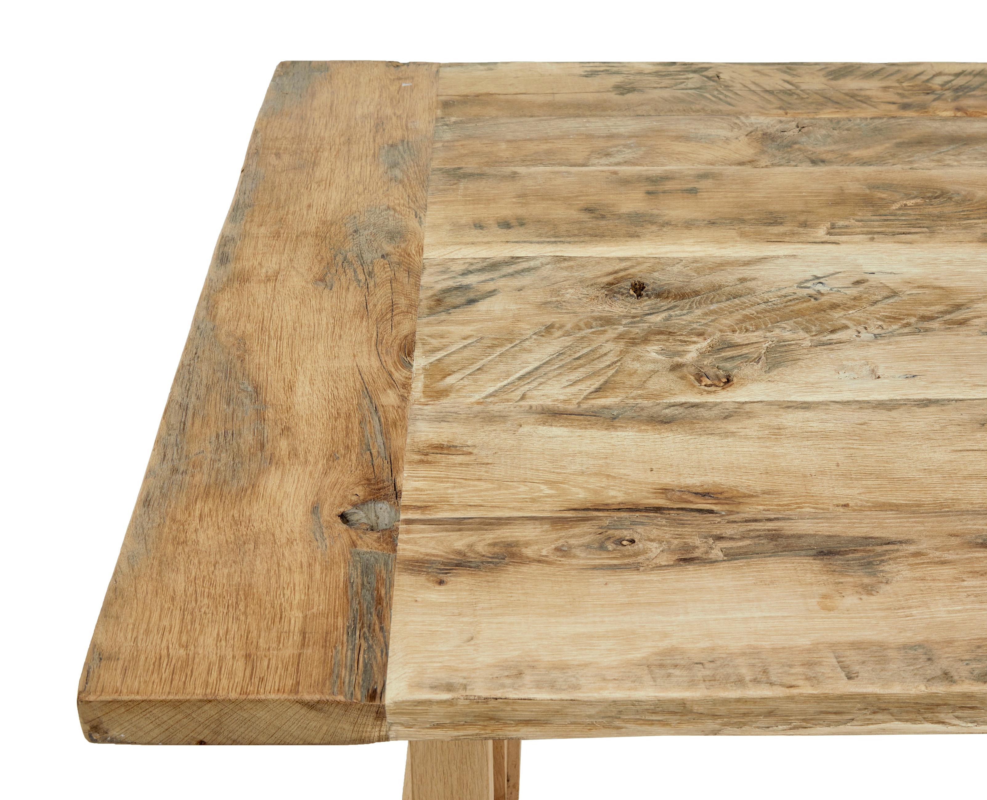 Suédois Grande table de salle à manger en chêne massif avec cadre en X en vente