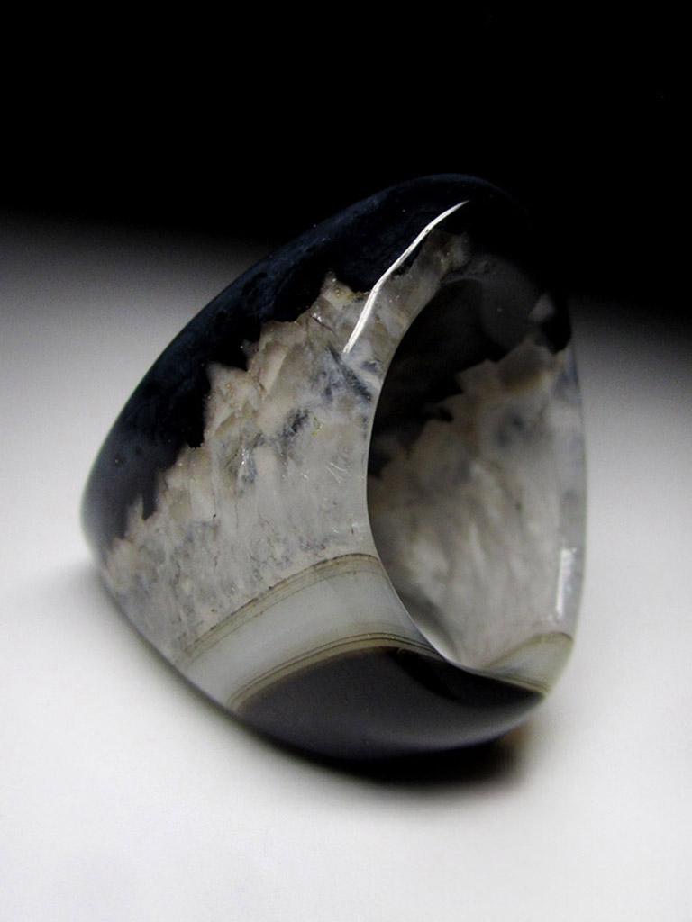 Bague en Quartz massif Cristal de roche Cristaux bruts Noirs Blancs Unisexe en vente