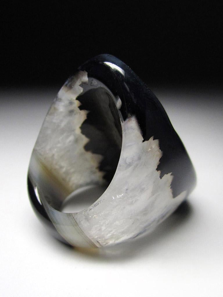 Bague en Quartz massif Cristal de roche Cristaux bruts Noirs Blancs en vente 1