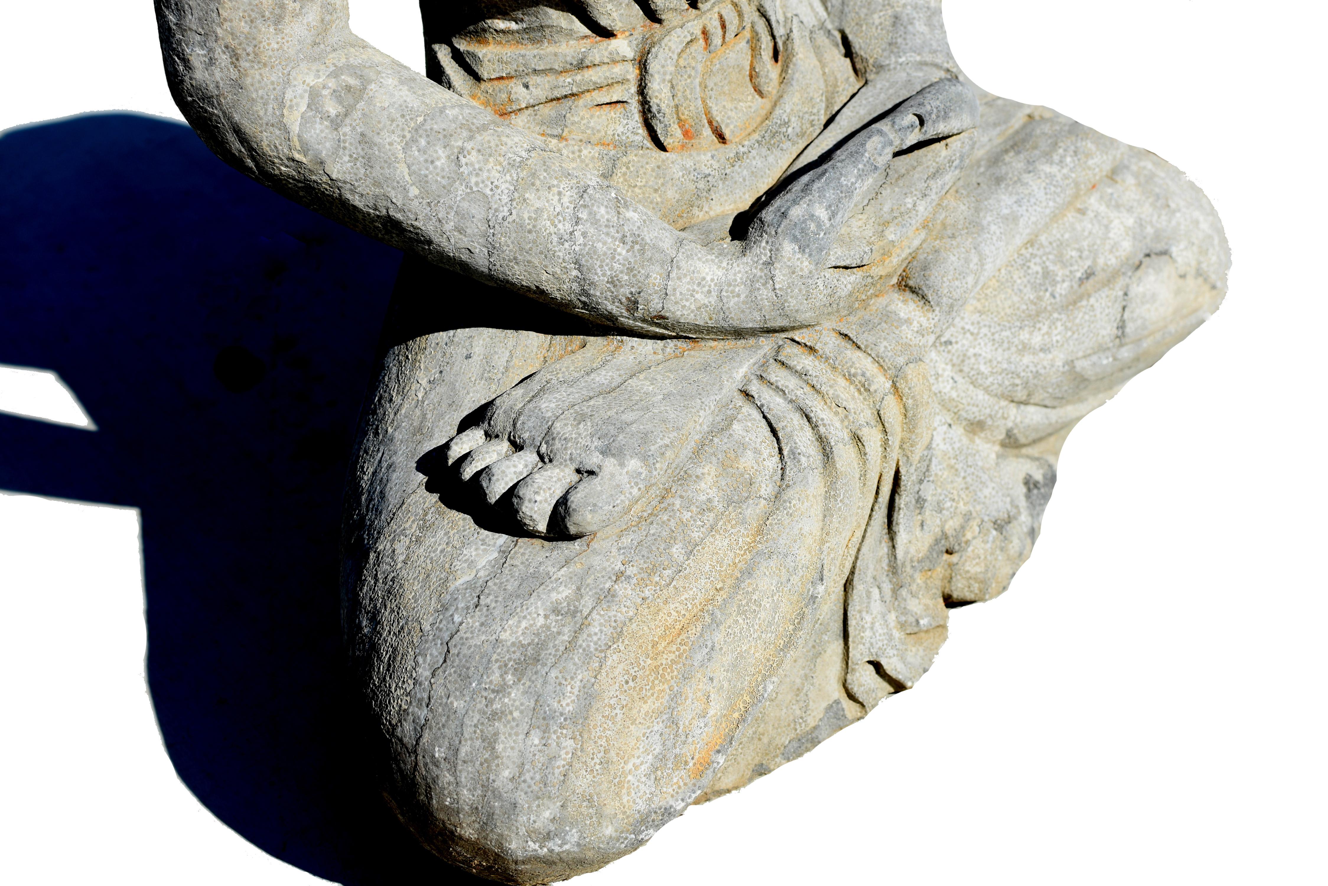 Sculpté à la main Grand bouddha assis en pierre massive en vente