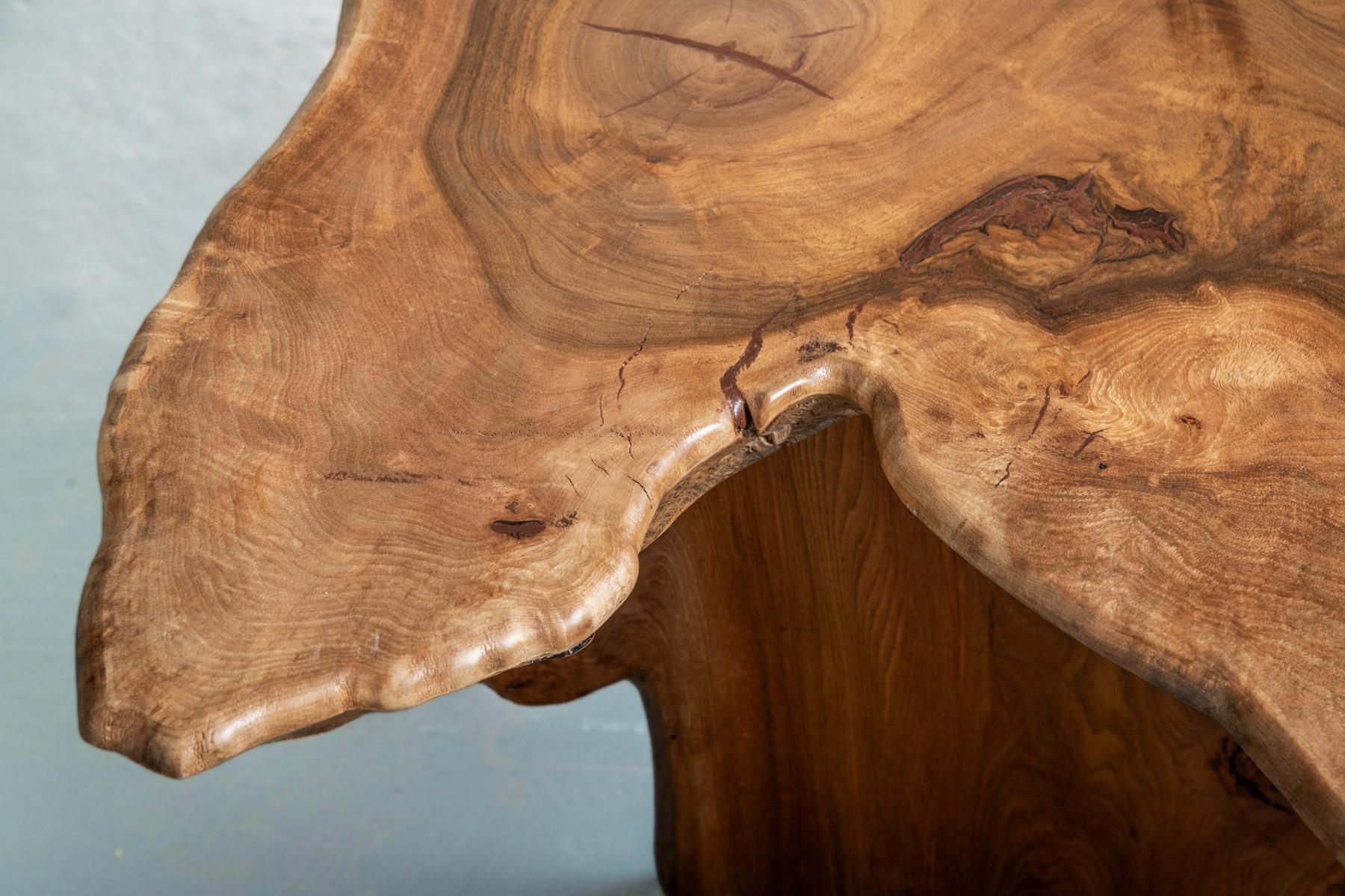 Grande table basse à bord vif en noyer massif avec détails en ronce de grain Neuf - En vente à Llanbrynmair, GB